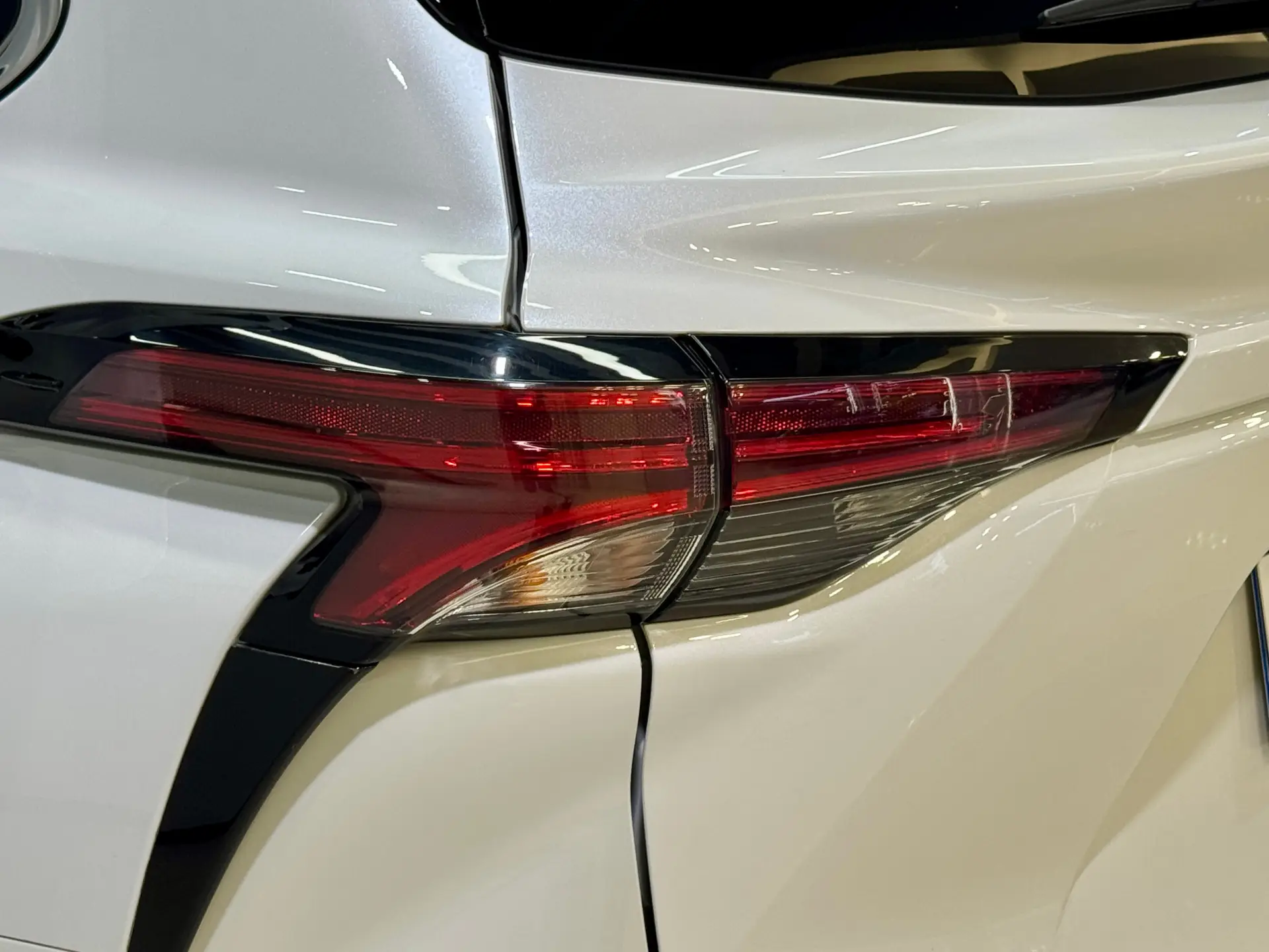 Toyota Granvia, 2025 11
