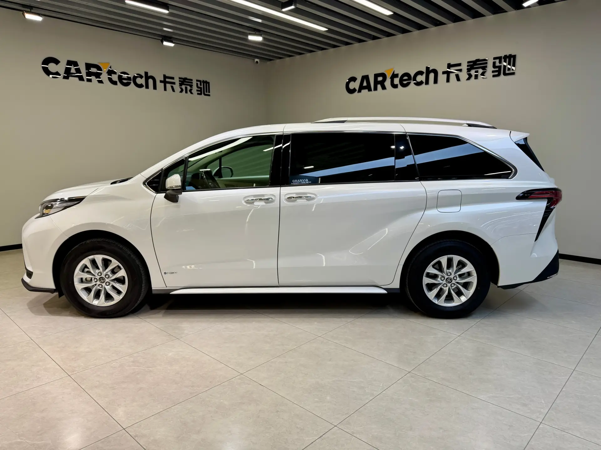 Toyota Granvia, 2025 7