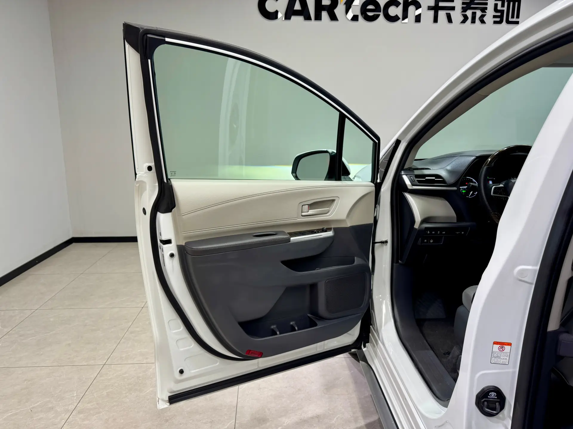 Toyota Granvia, 2025 12