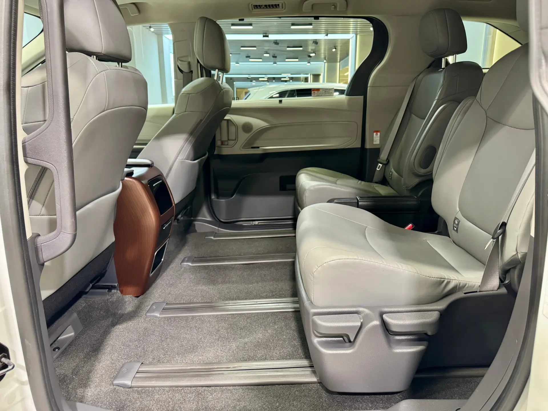 Toyota Granvia, 2025 23
