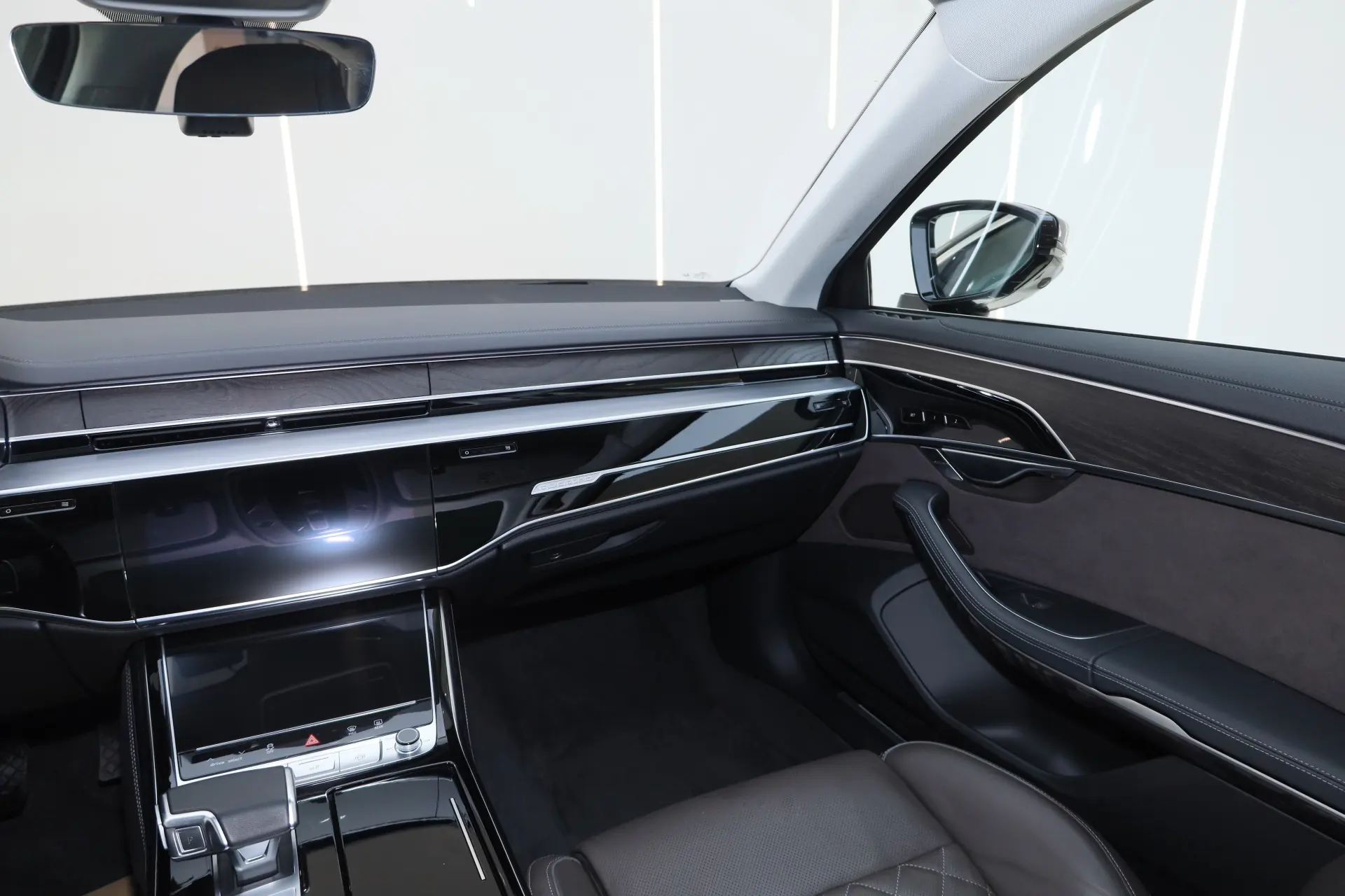 Audi A8L 50 TFSI, 2023 32