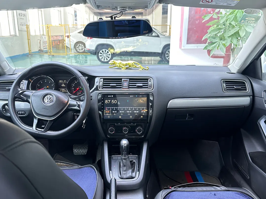 Volkswagen Sagitar, 2016 13