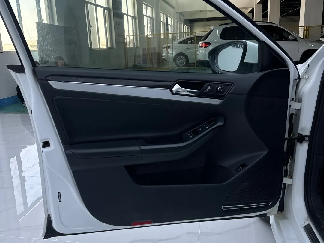 Volkswagen Sagitar, 2016 15