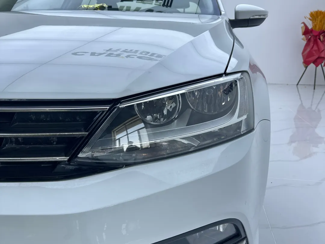 Volkswagen Sagitar, 2016 9