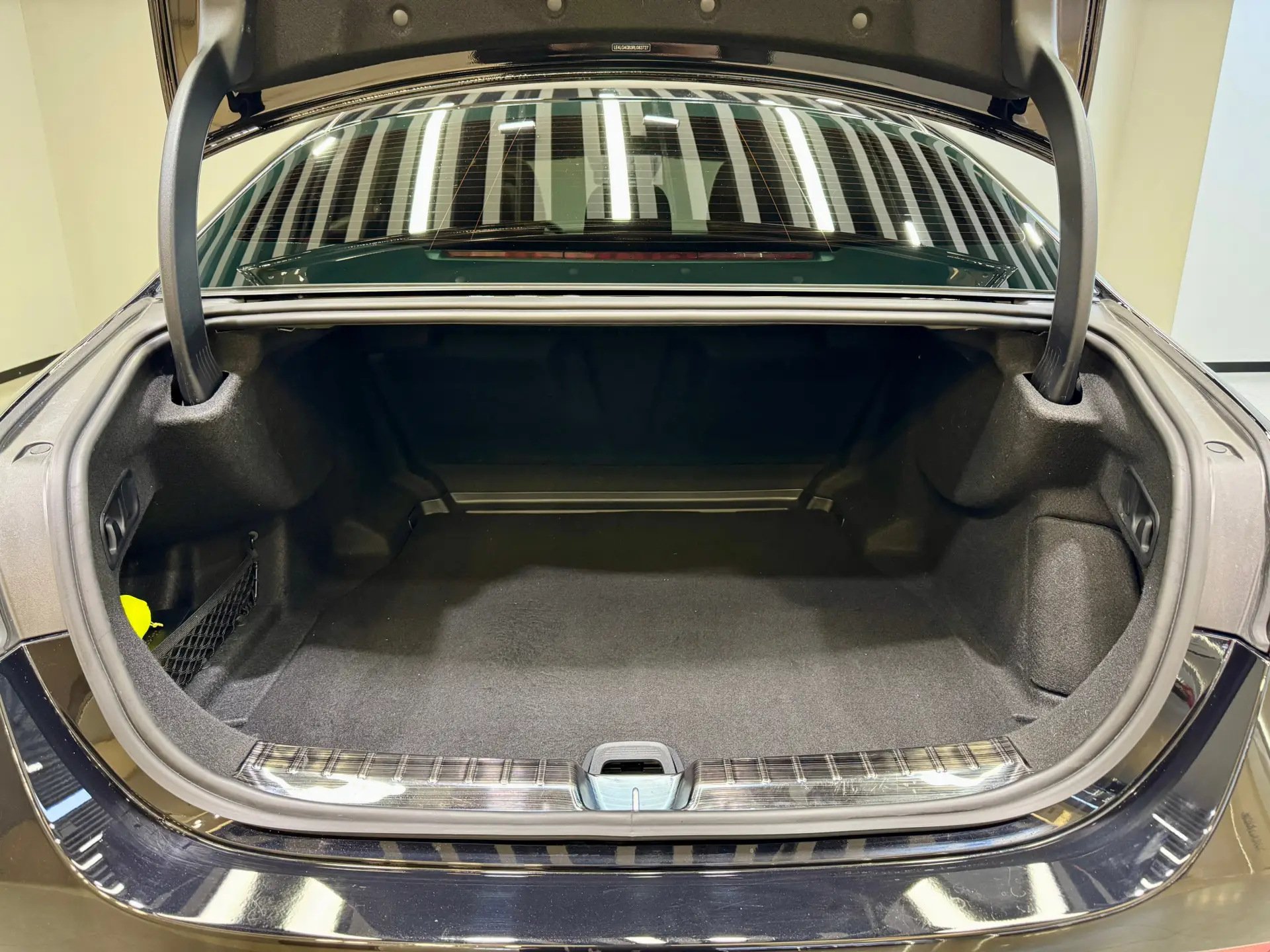 Mercedes-Benz E 300 L, 2024 29
