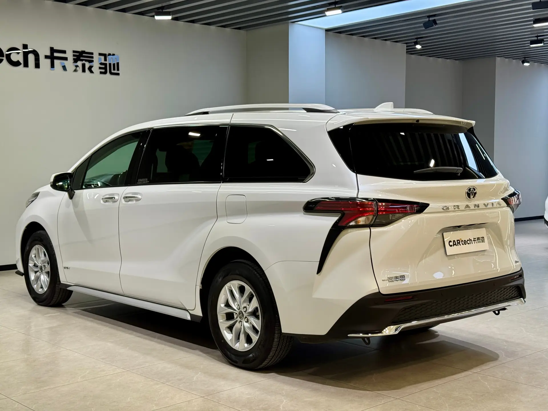 Toyota Granvia, 2025 4