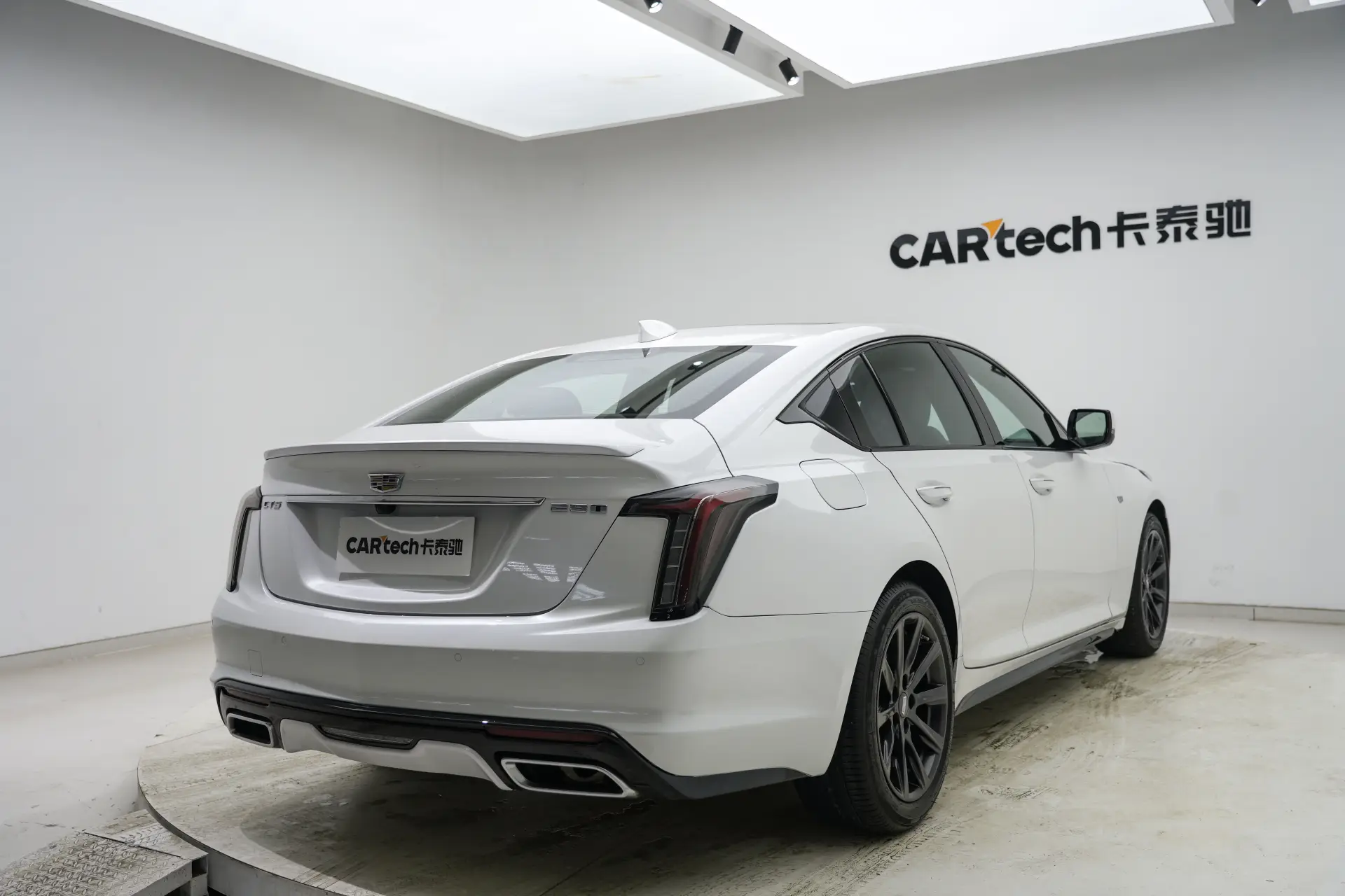 Cadillac CT5, 2023 все фото