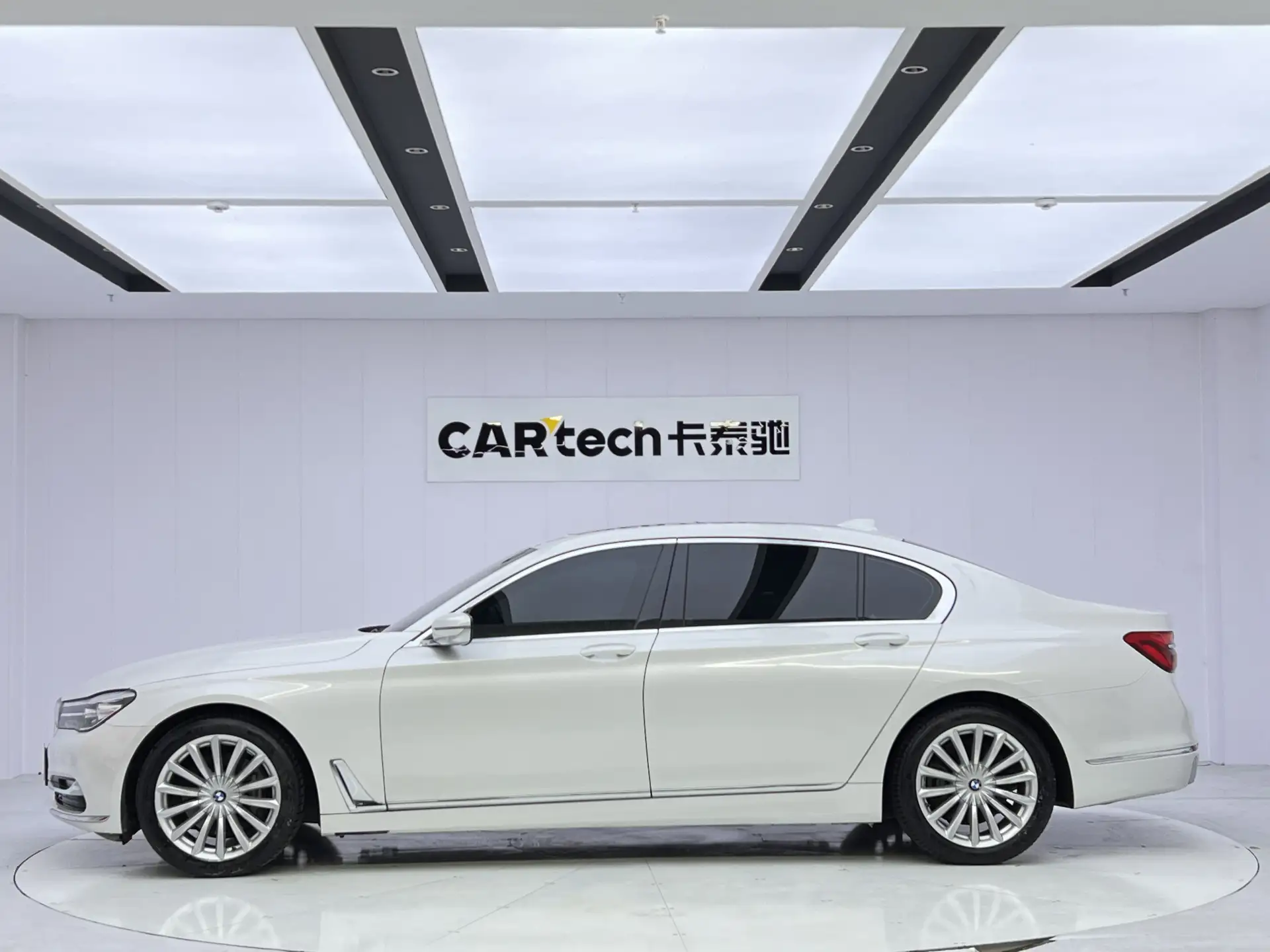 BMW 740Li, 2018 8