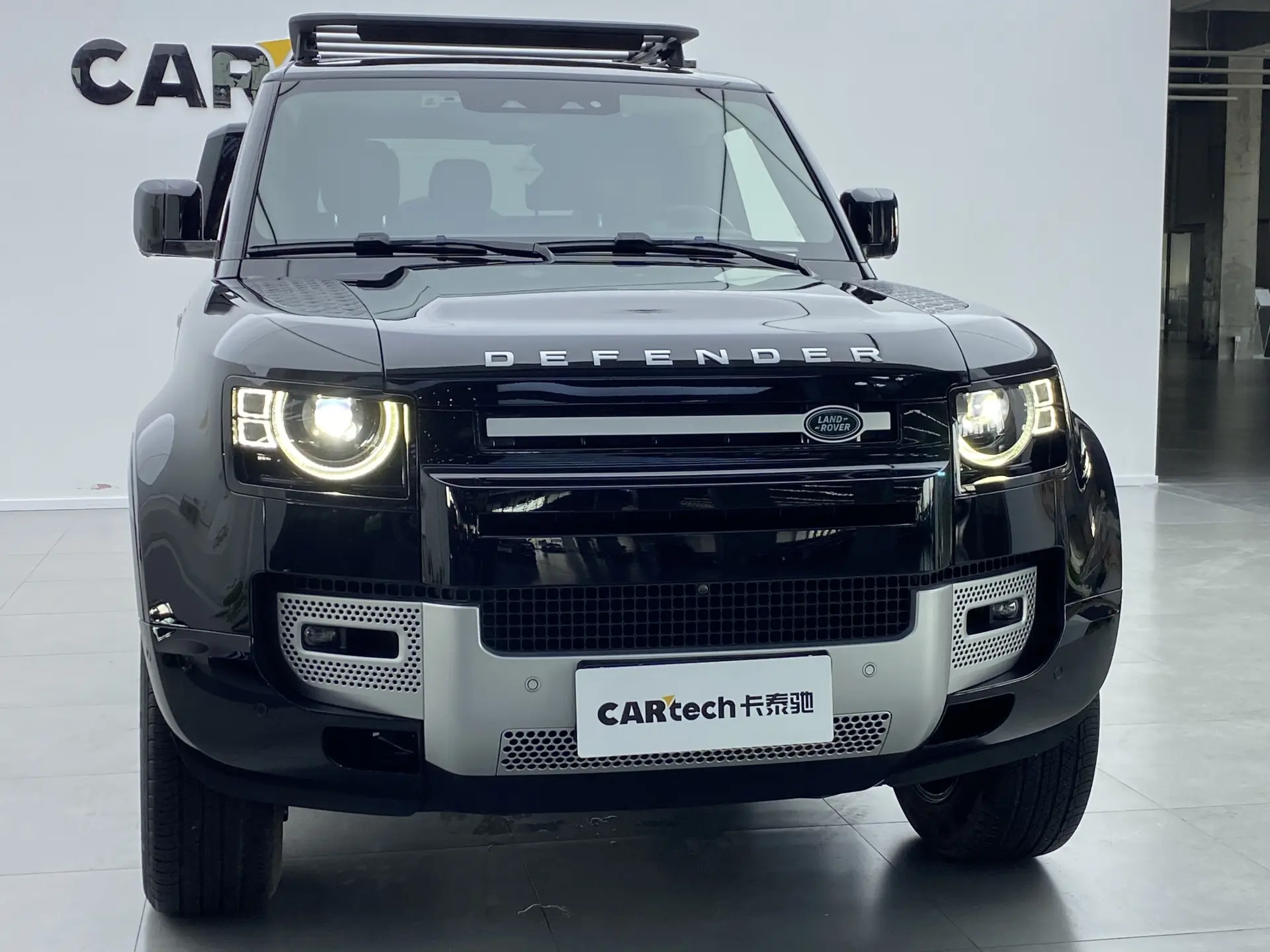 Land Rover Defender, 2023 30