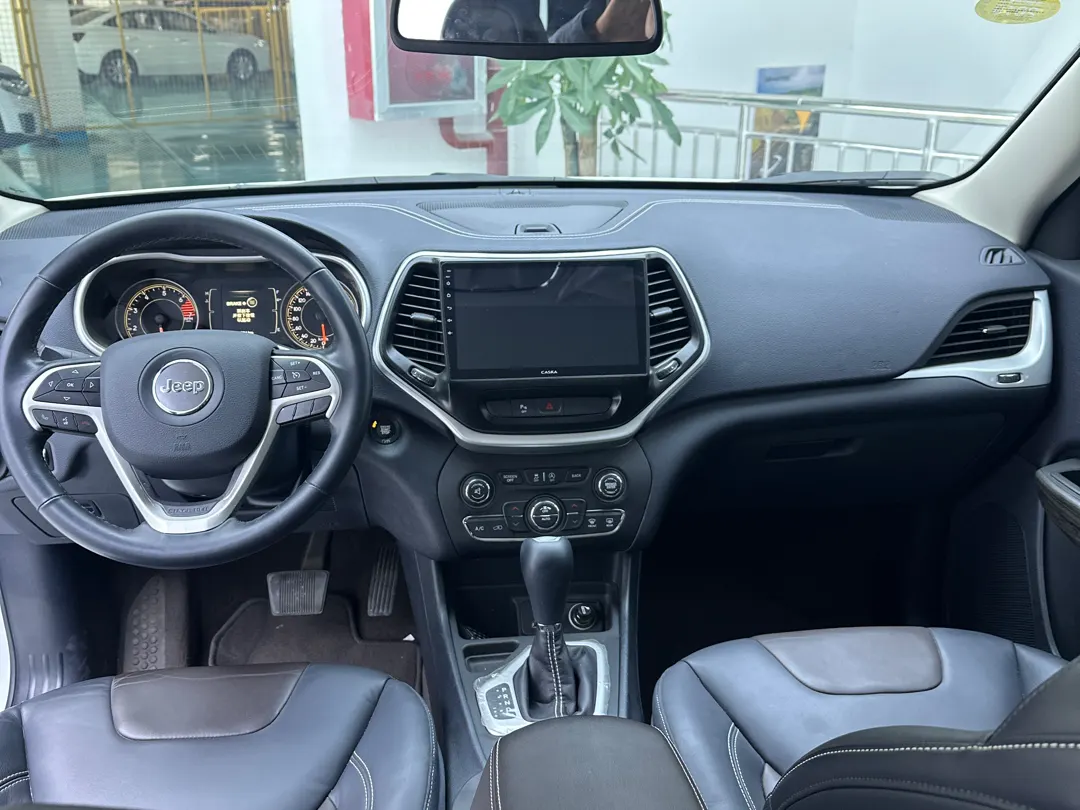 Jeep Cherokee, 2017 11