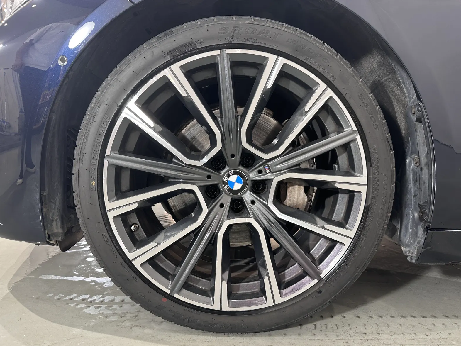 BMW 740Li, 2022 7