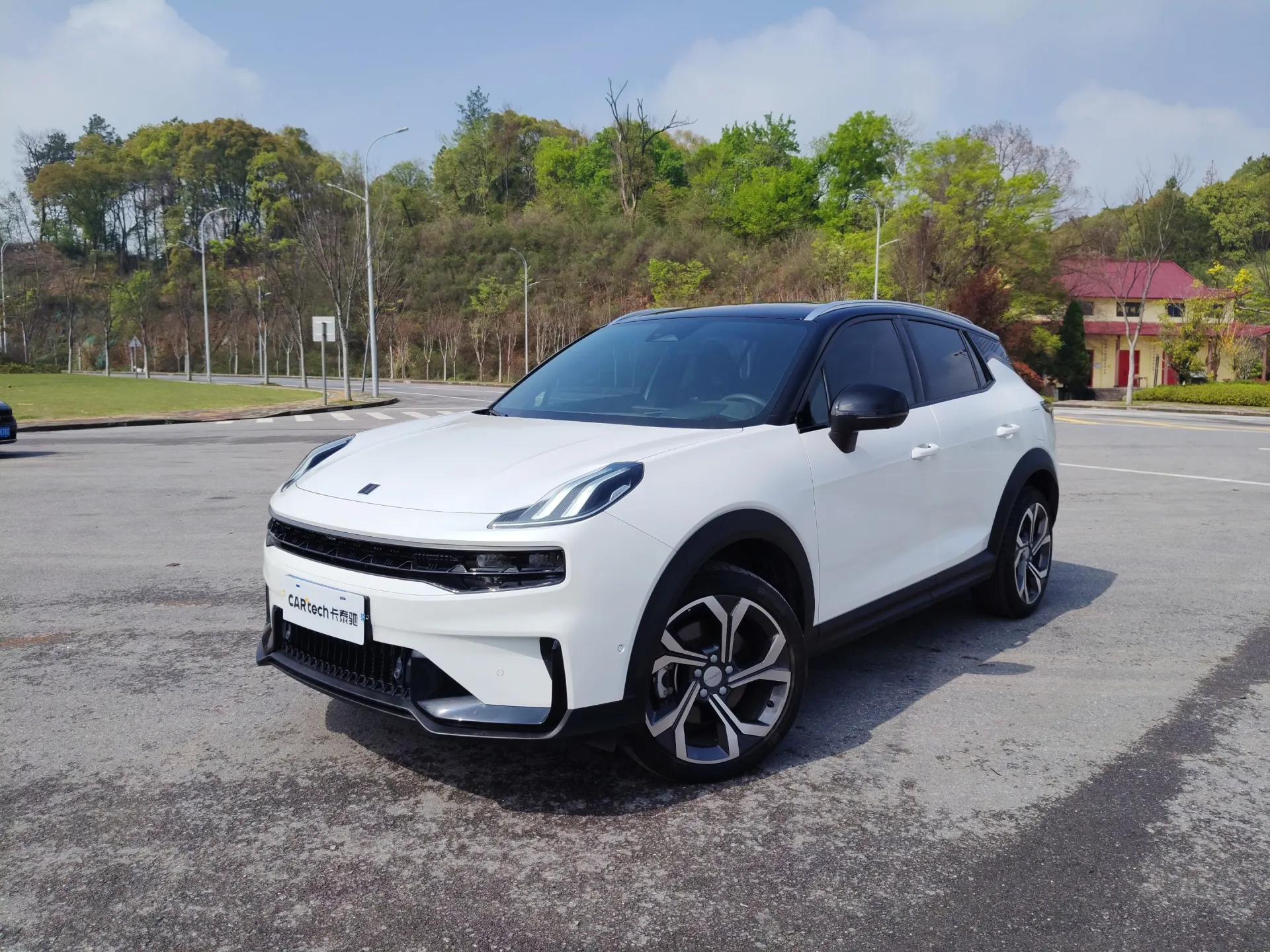 Lynk & Co 02