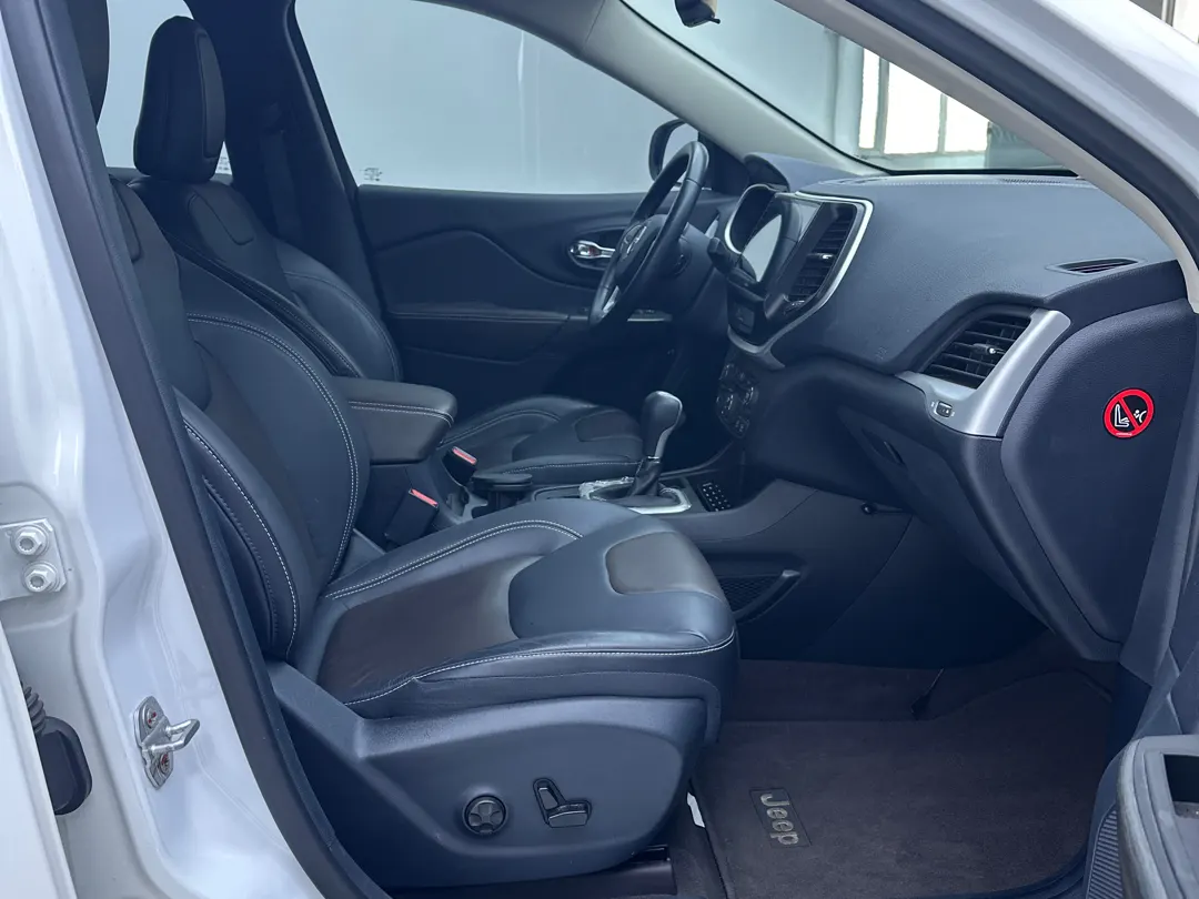 Jeep Cherokee, 2017 16