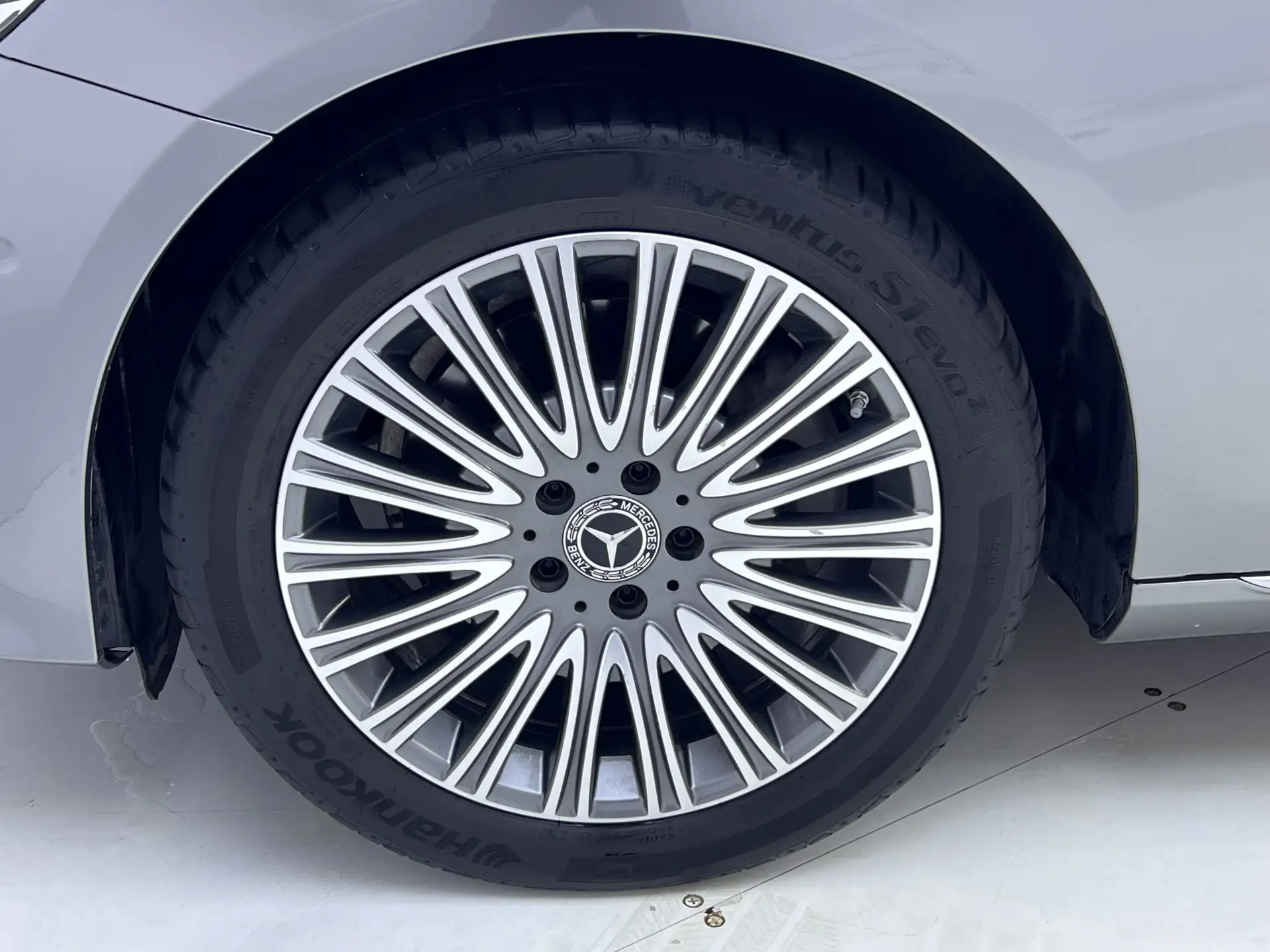 Mercedes-Benz E 300 L, 2023 11