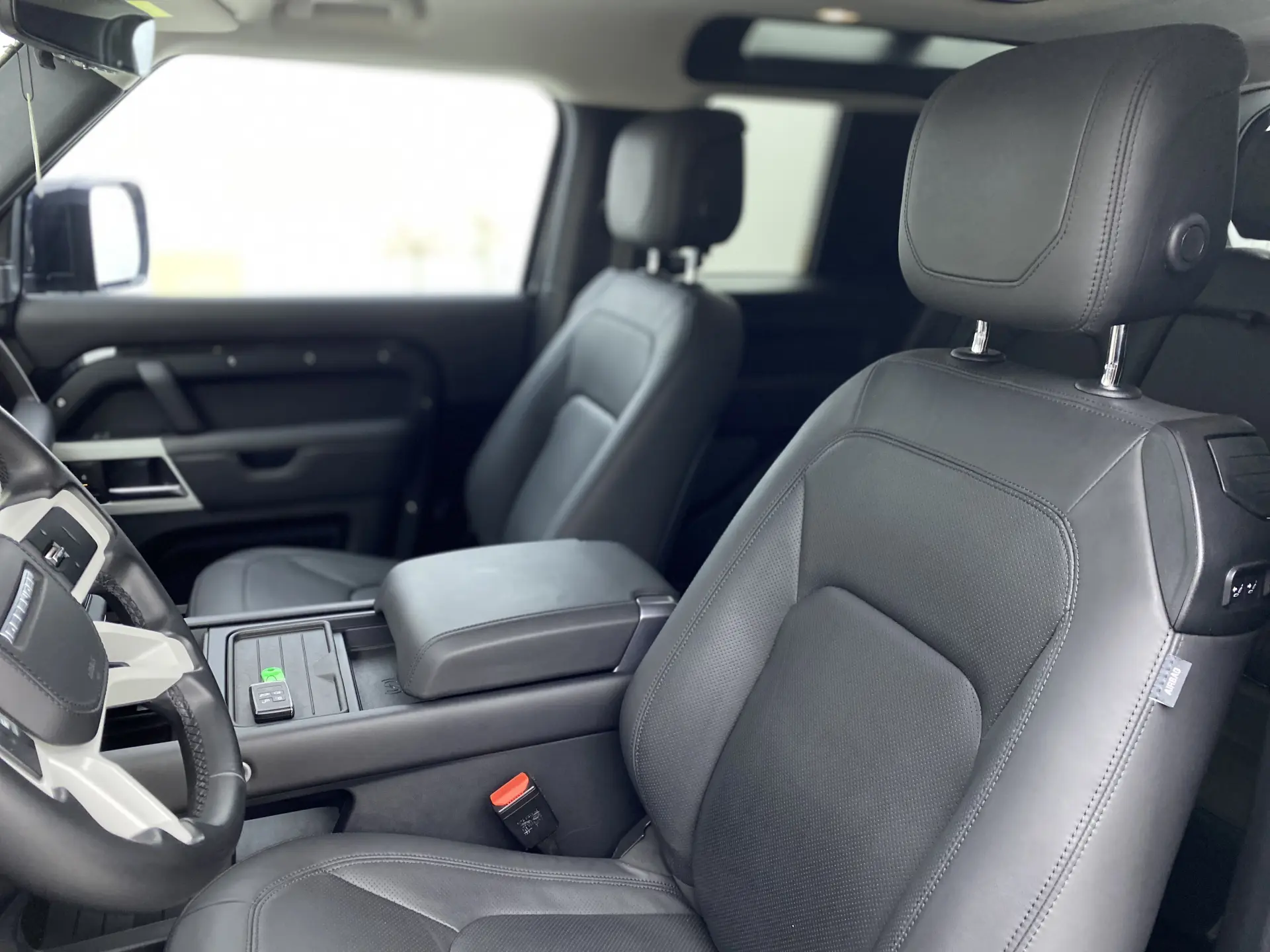 Land Rover Defender, 2023 23