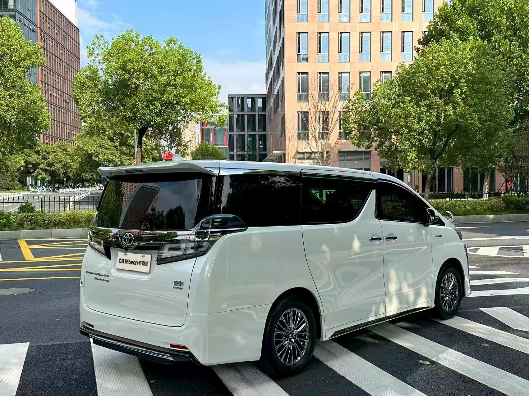 Toyota Vellfire, 2022 4