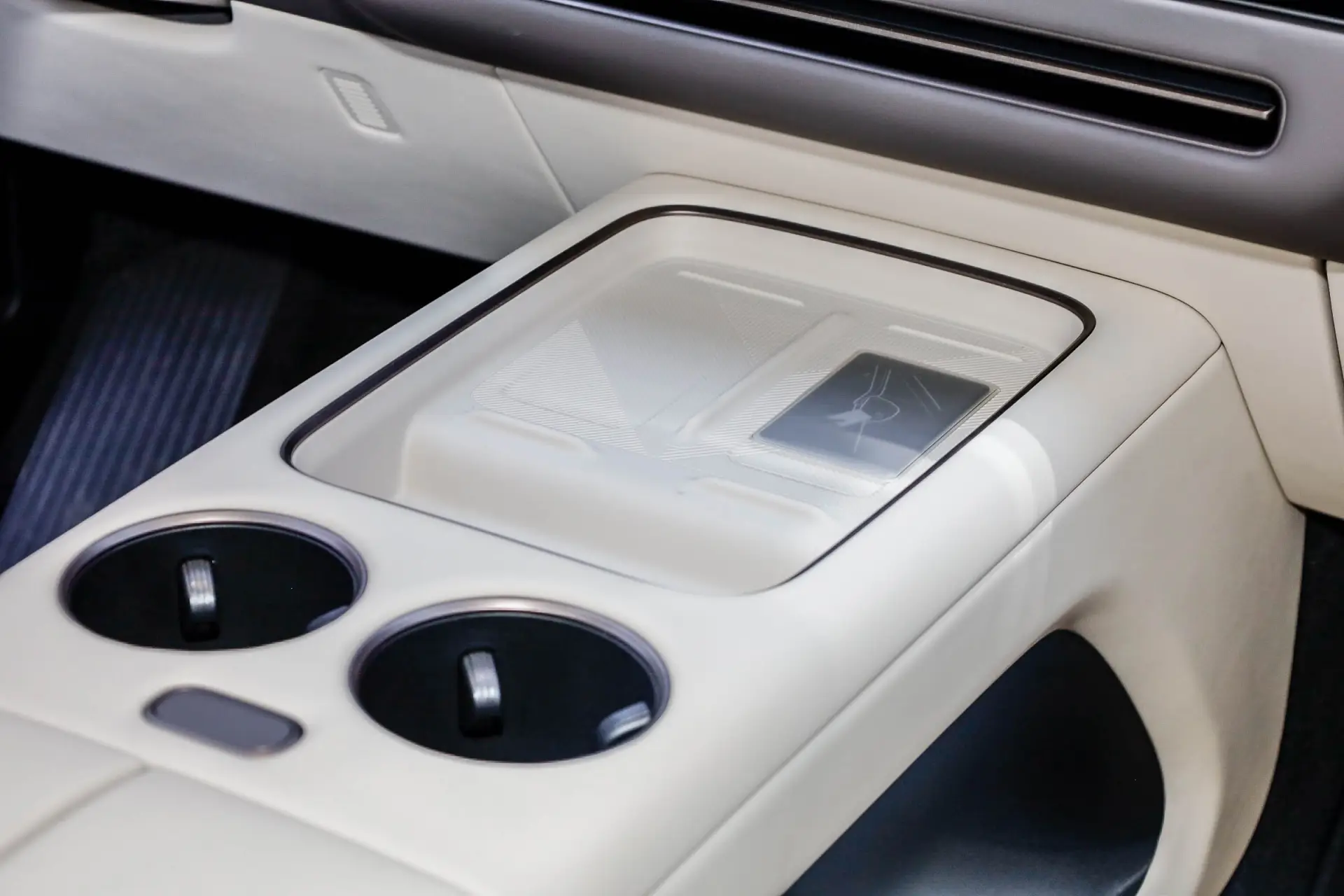 Li Auto i8, 2025 21