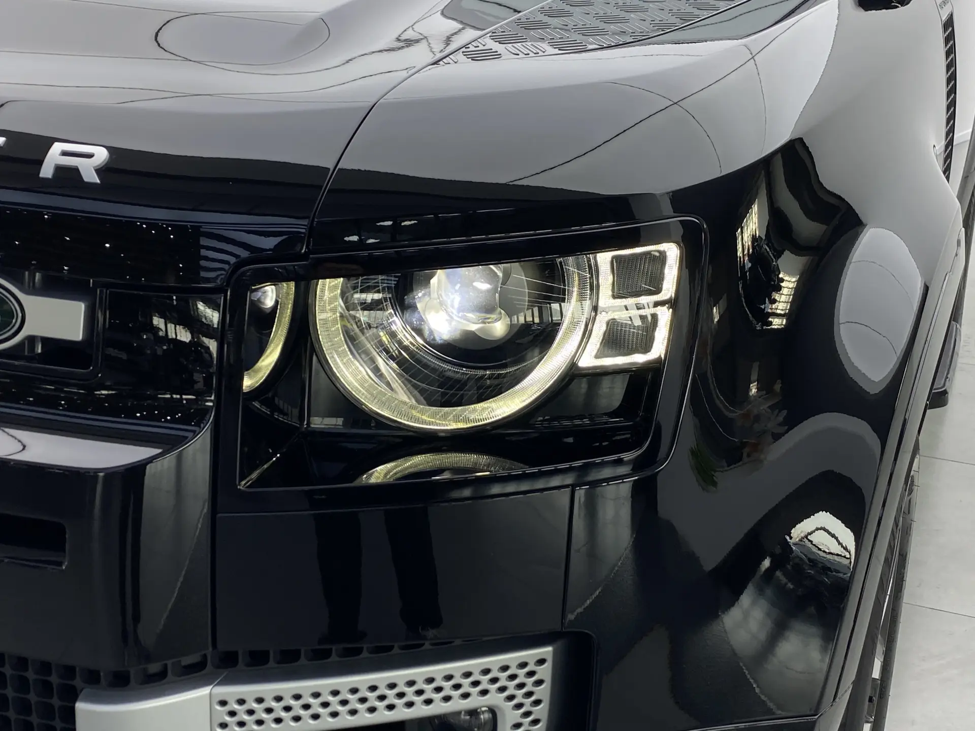 Land Rover Defender, 2023 27
