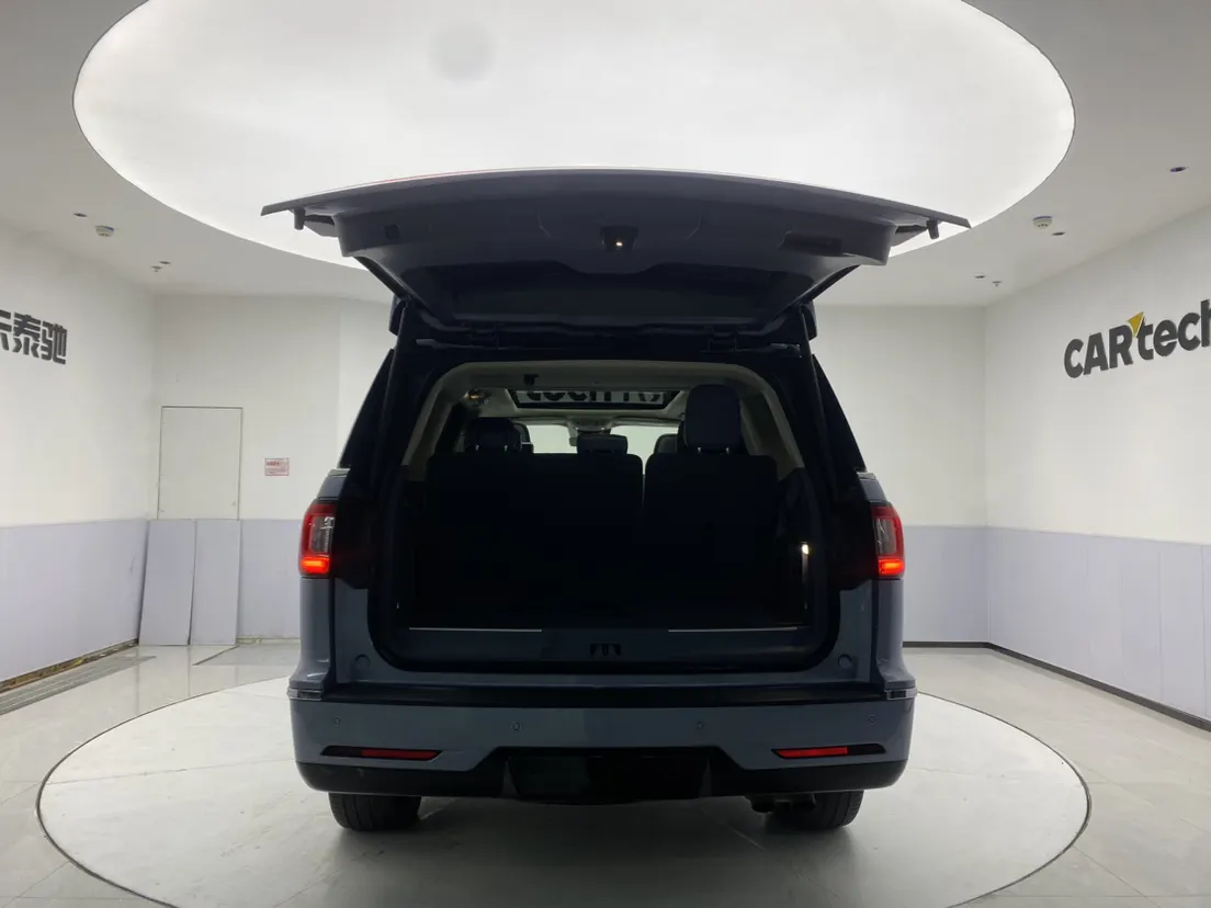 Lincoln Navigator, 2021 30