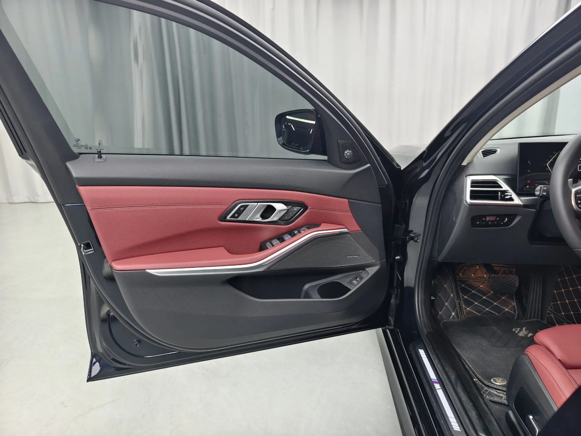 BMW 330Li, 2025 10