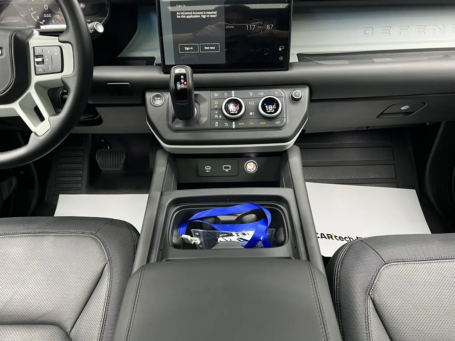 Land Rover Defender, 2024 28
