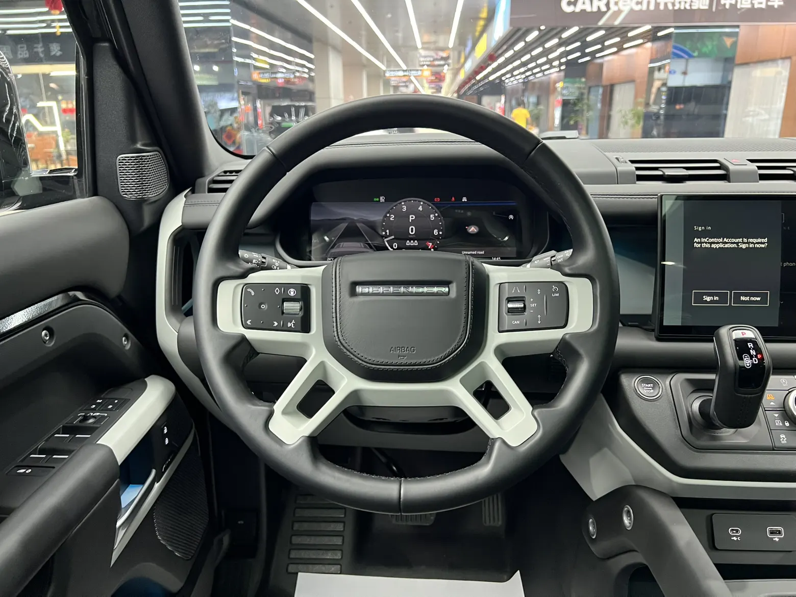 Land Rover Defender, 2024 24