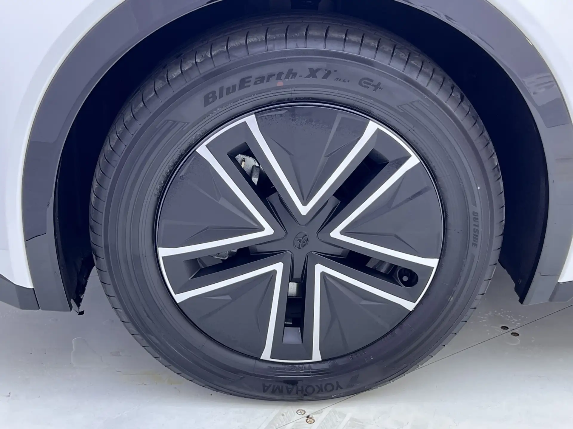 Toyota bZ5, 2026 11