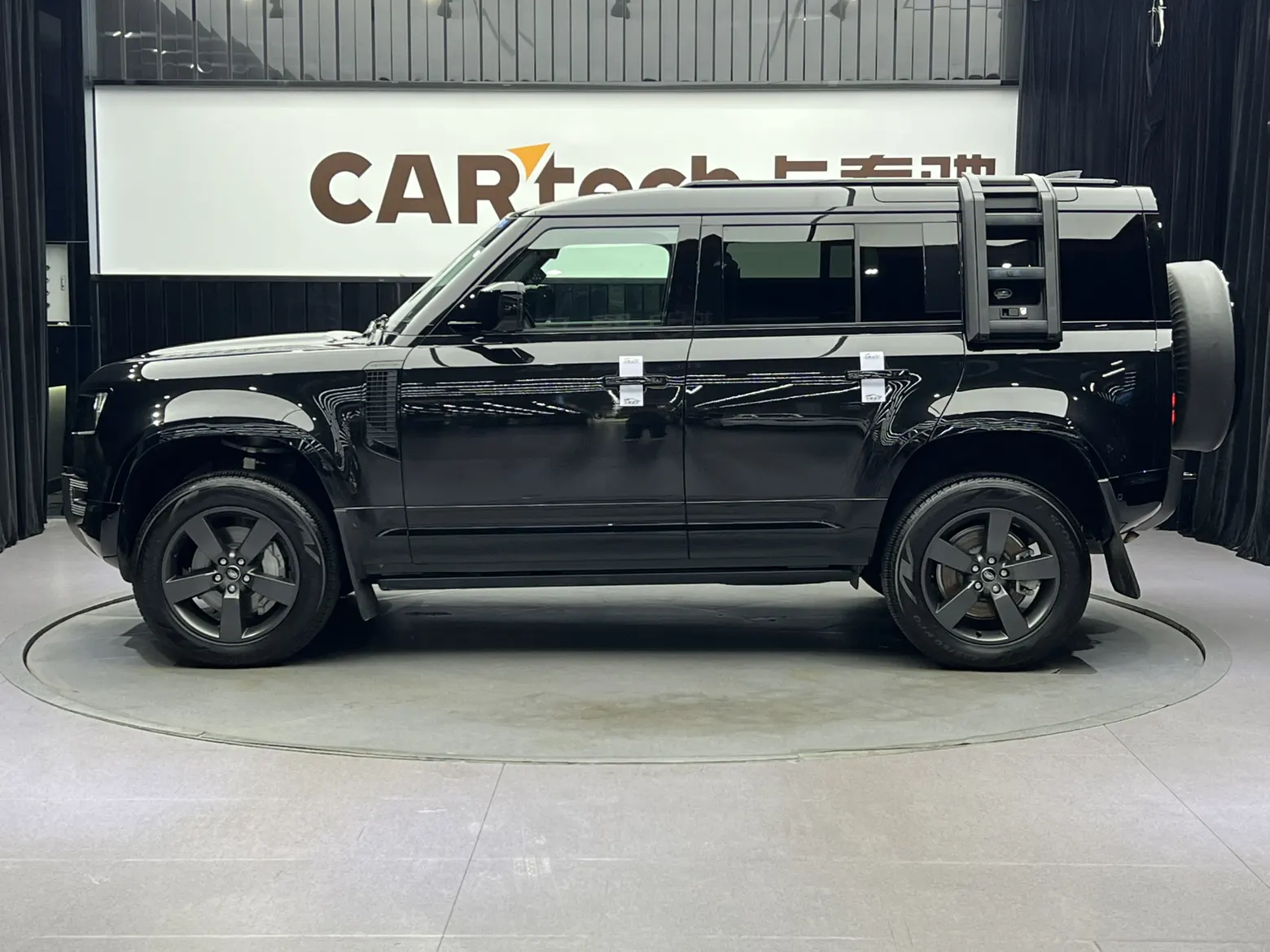 Land Rover Defender, 2024 8