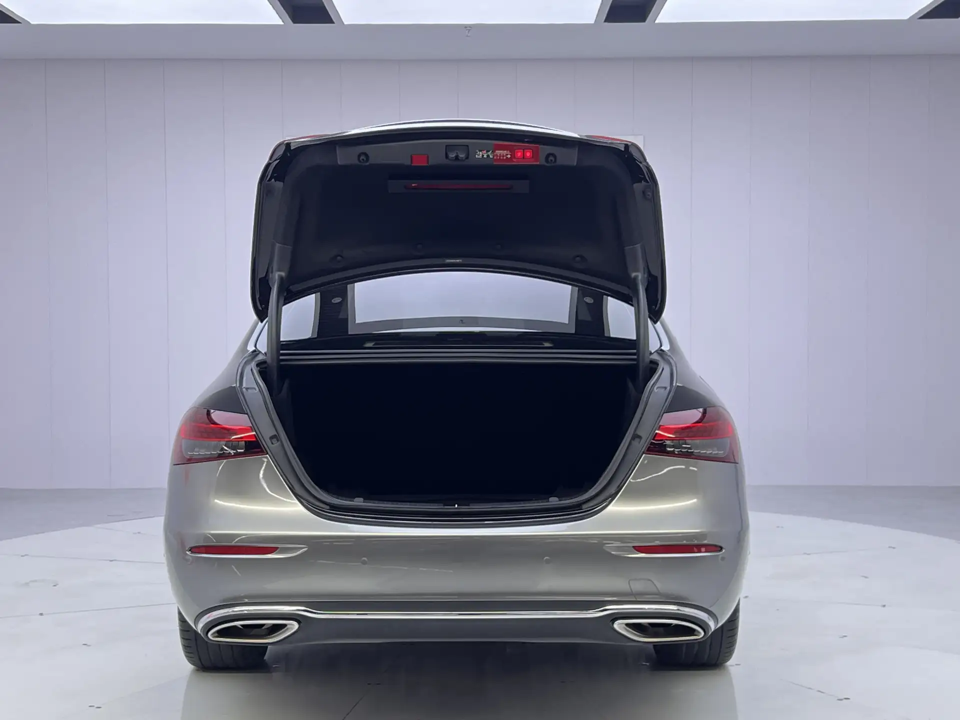 Mercedes-Benz E 300 L, 2023 6