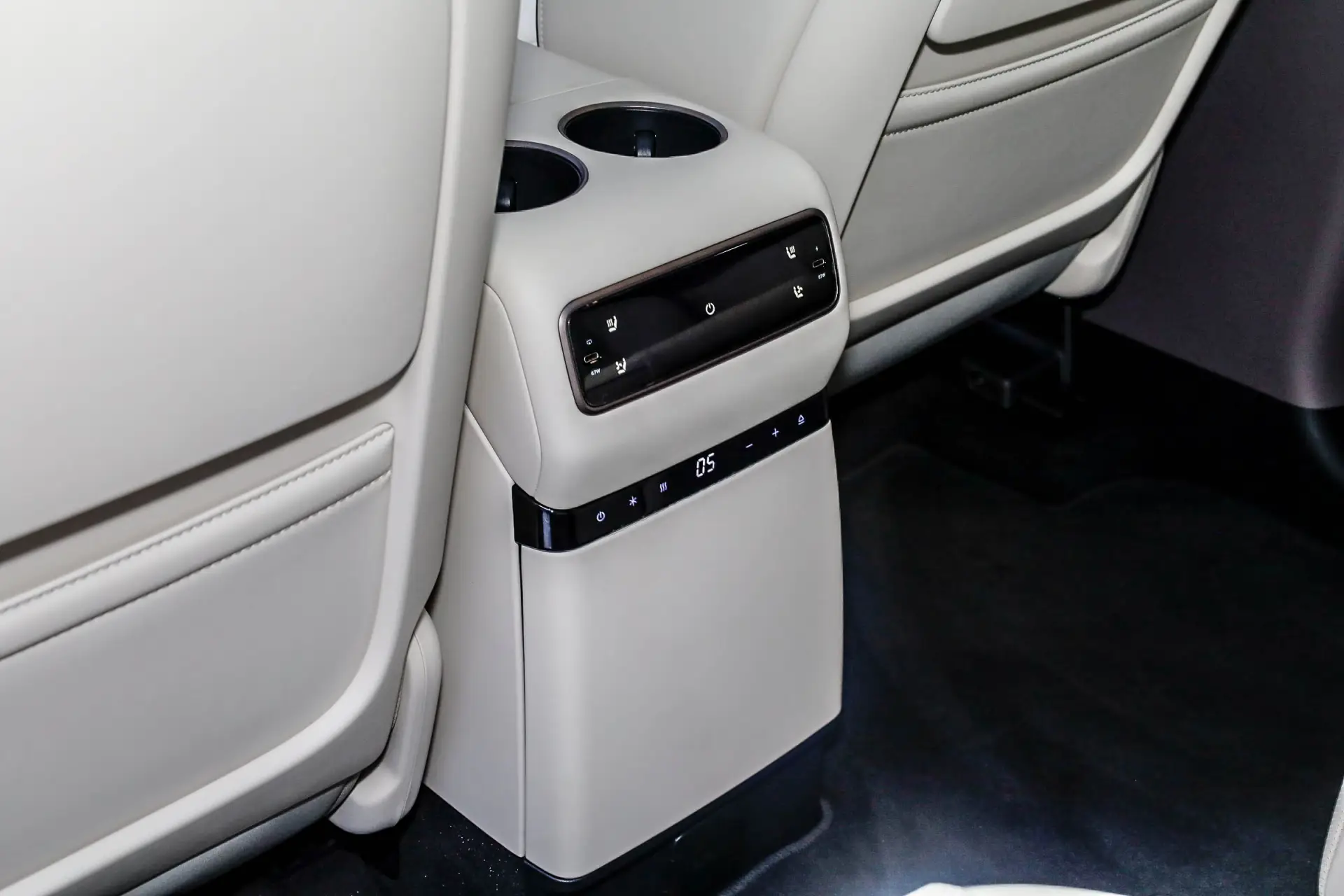 Li Auto i8, 2025 27