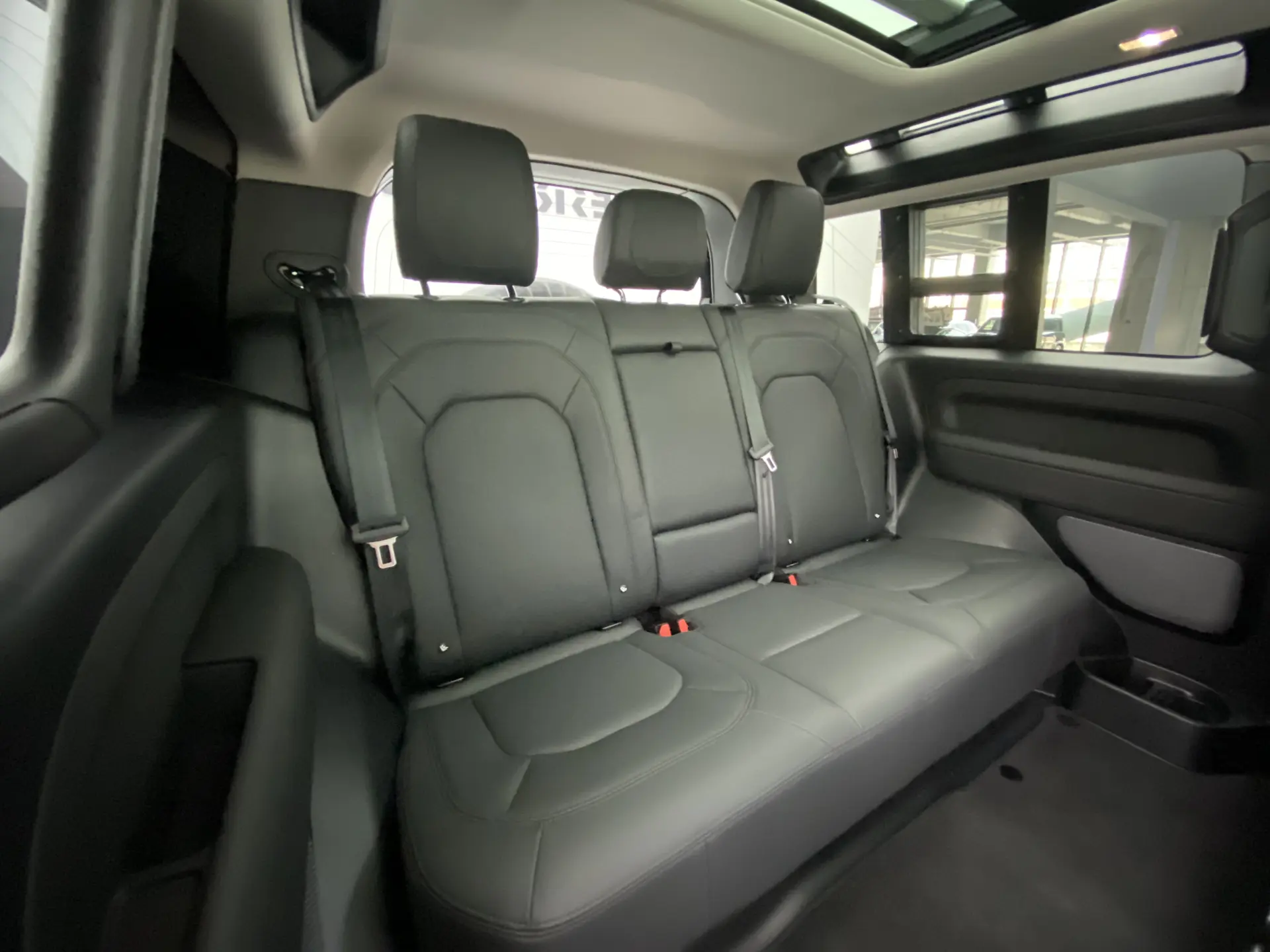Land Rover Defender, 2023 8