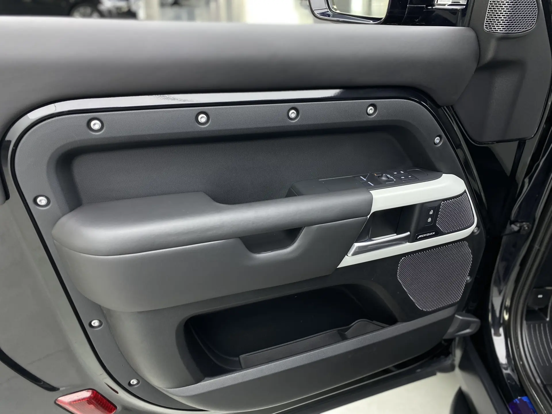 Land Rover Defender, 2023 18