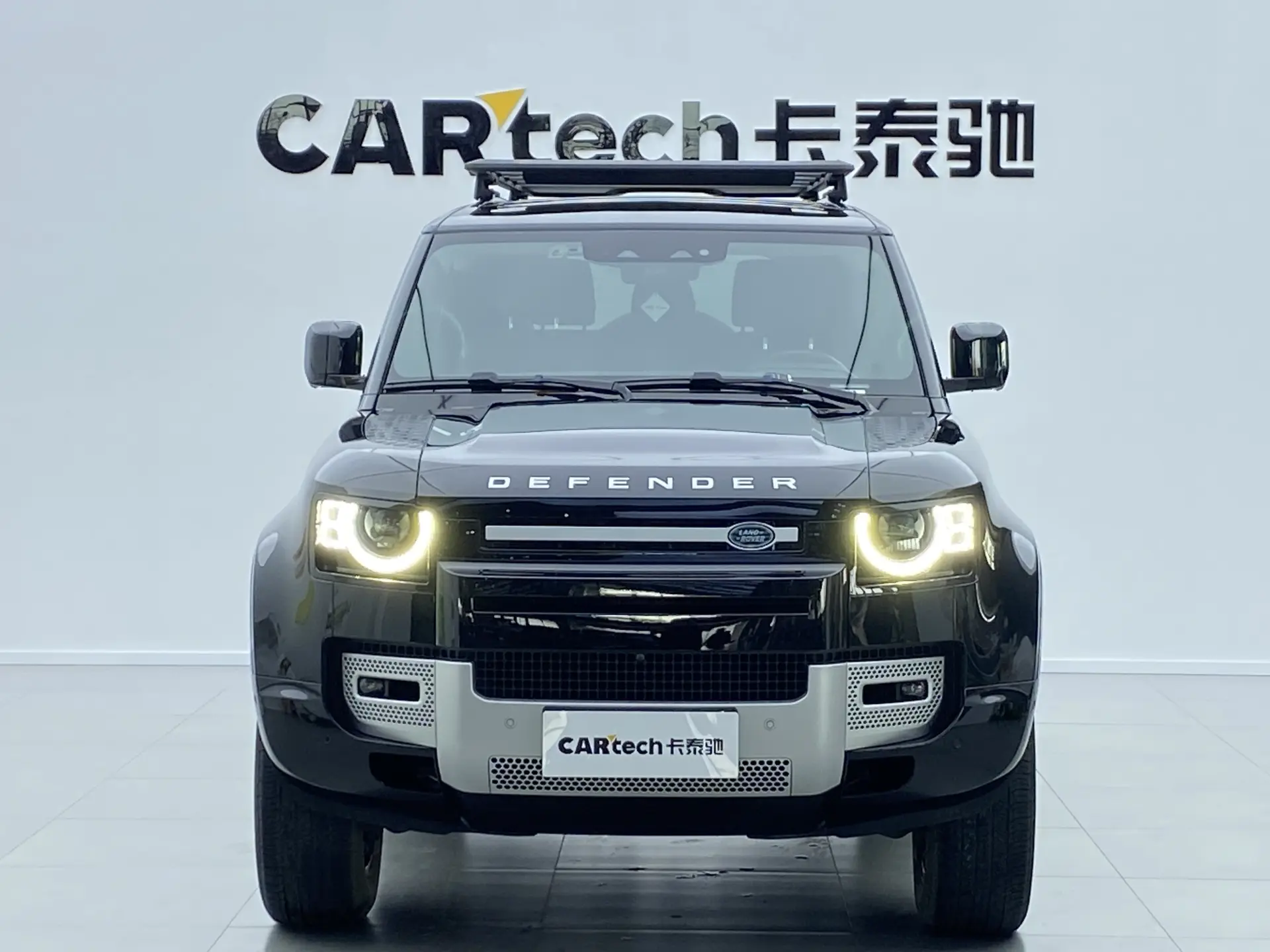 Land Rover Defender, 2023 2