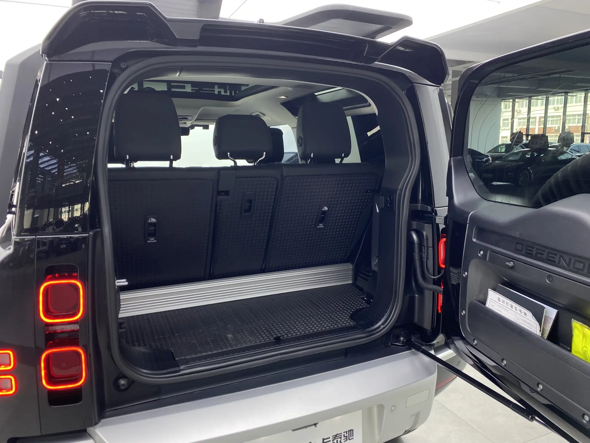 Land Rover Defender, 2023 26
