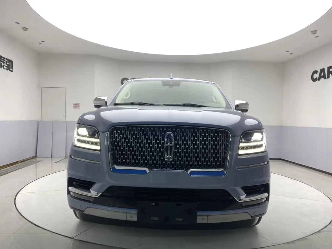 Lincoln Navigator, 2021 3