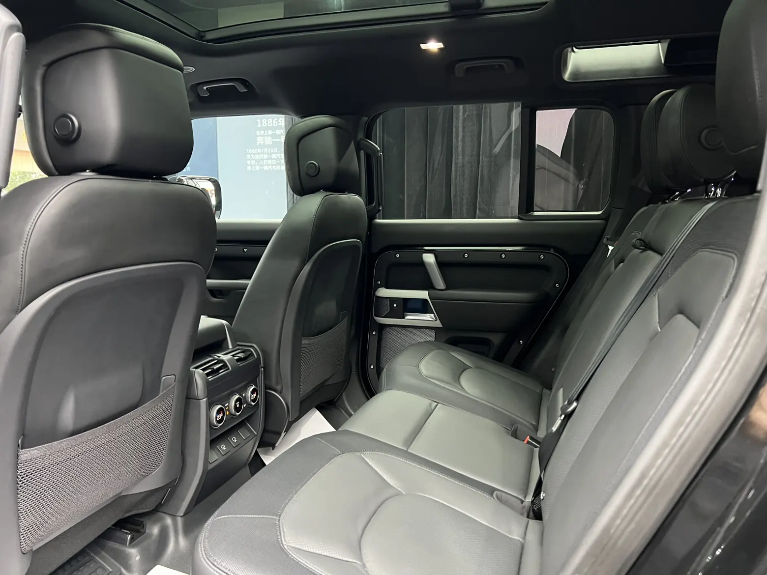 Land Rover Defender, 2024 19