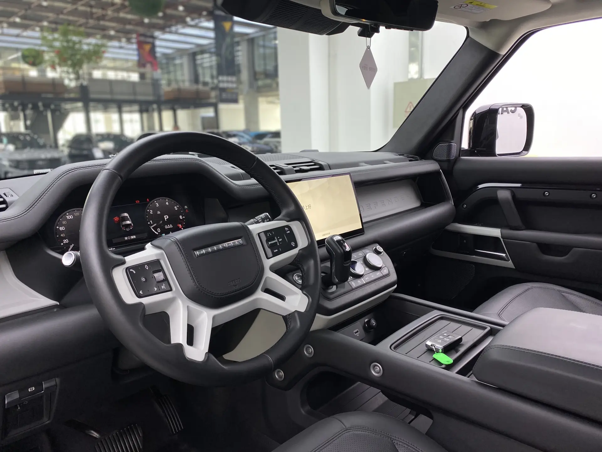 Land Rover Defender, 2023 все фото
