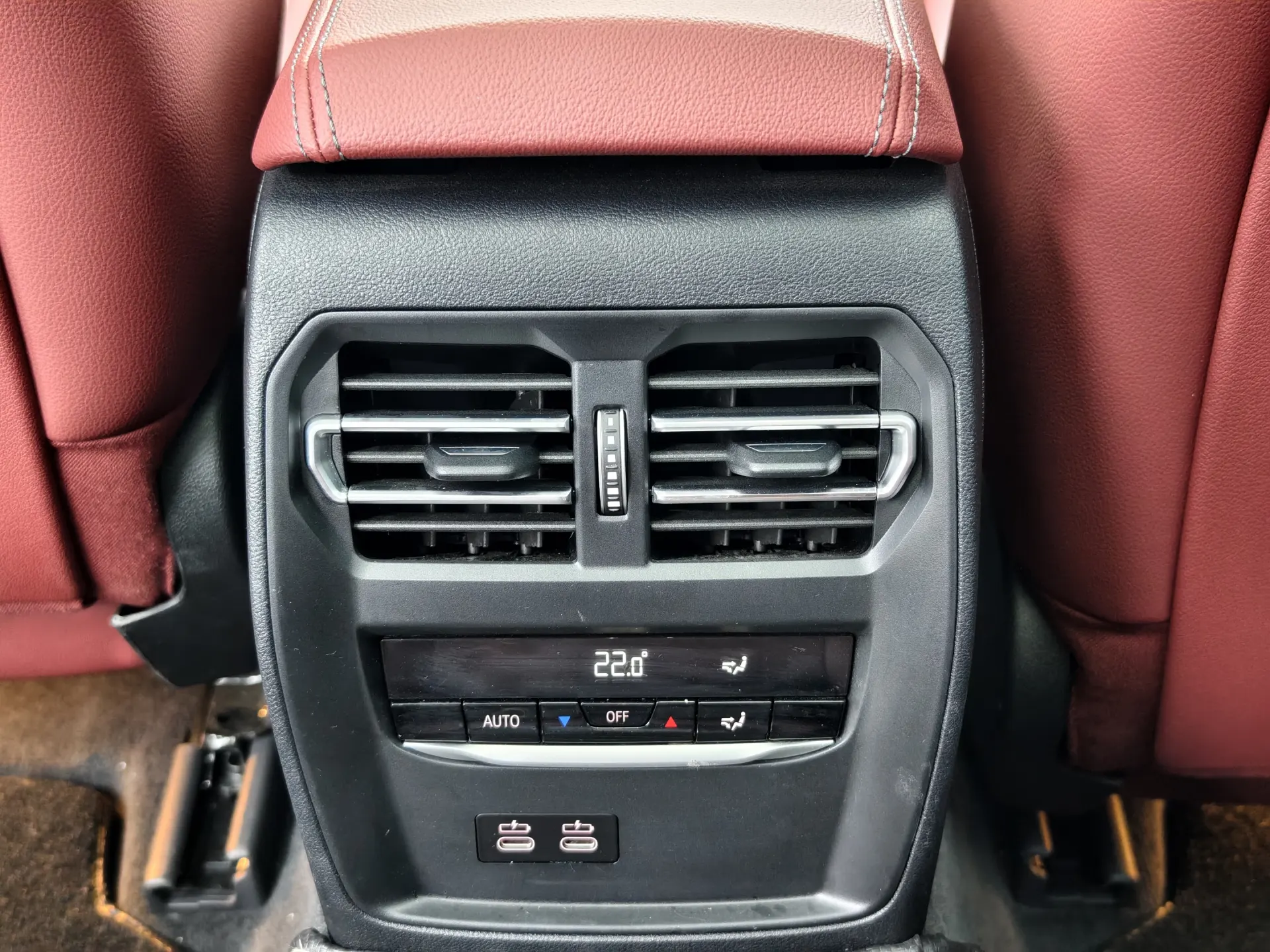 BMW 330Li, 2025 14