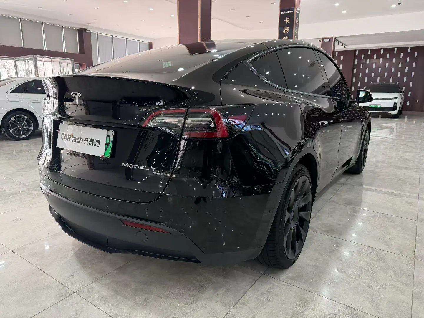 Tesla Model Y, 2023 4