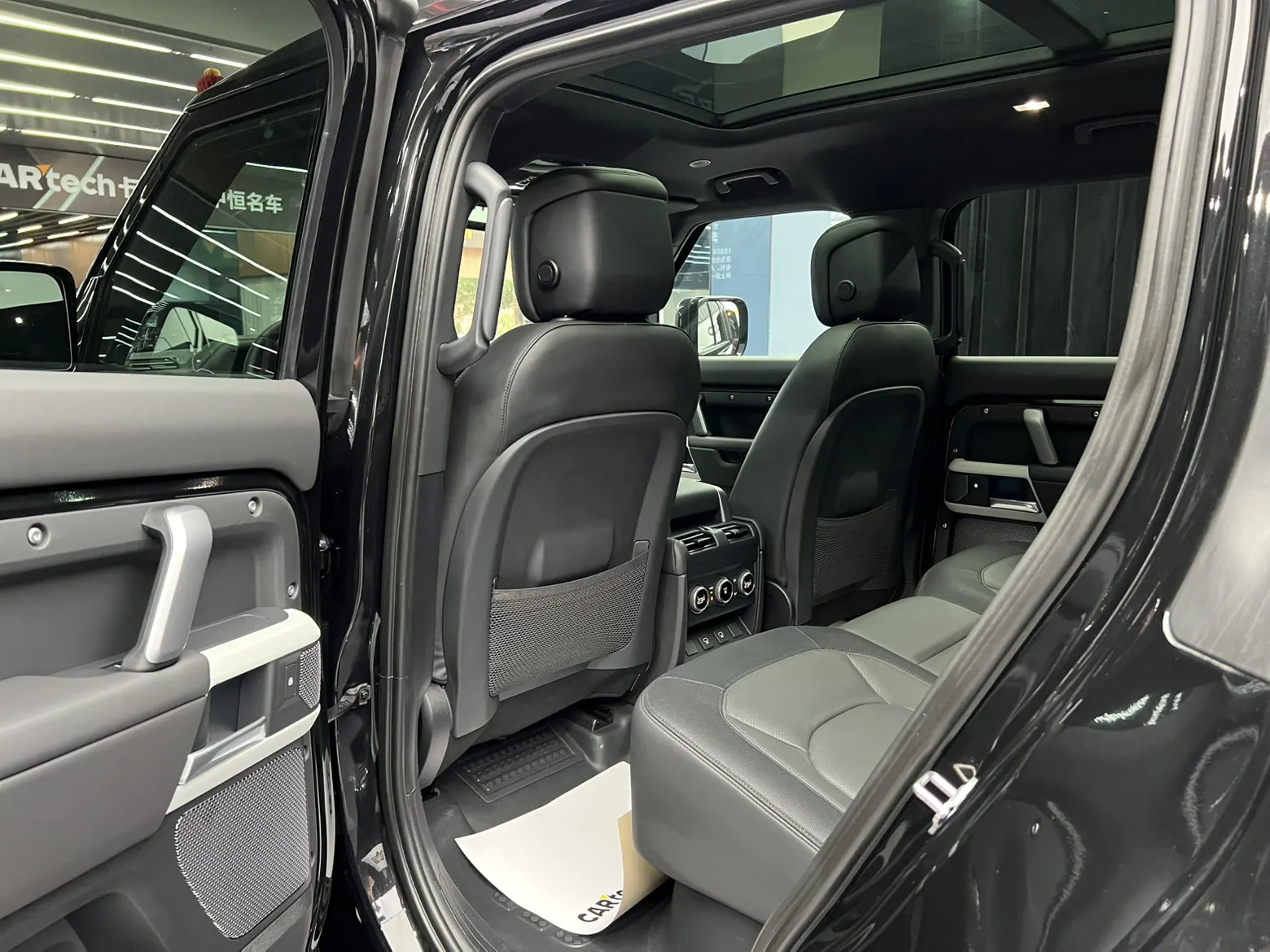 Land Rover Defender, 2024 25
