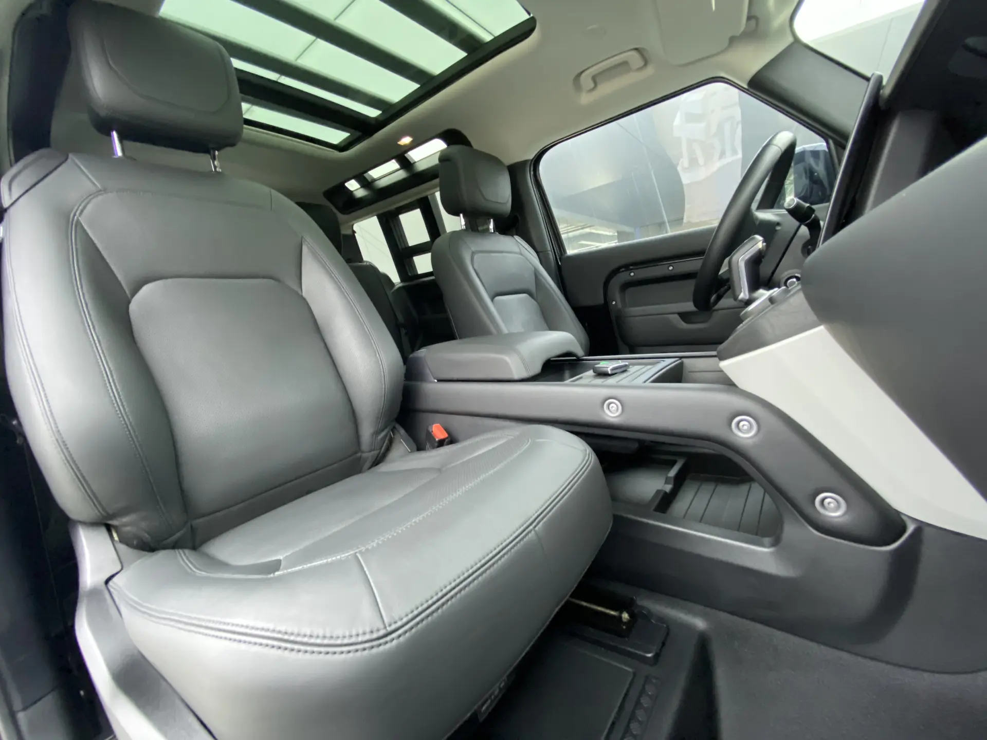Land Rover Defender, 2023 7
