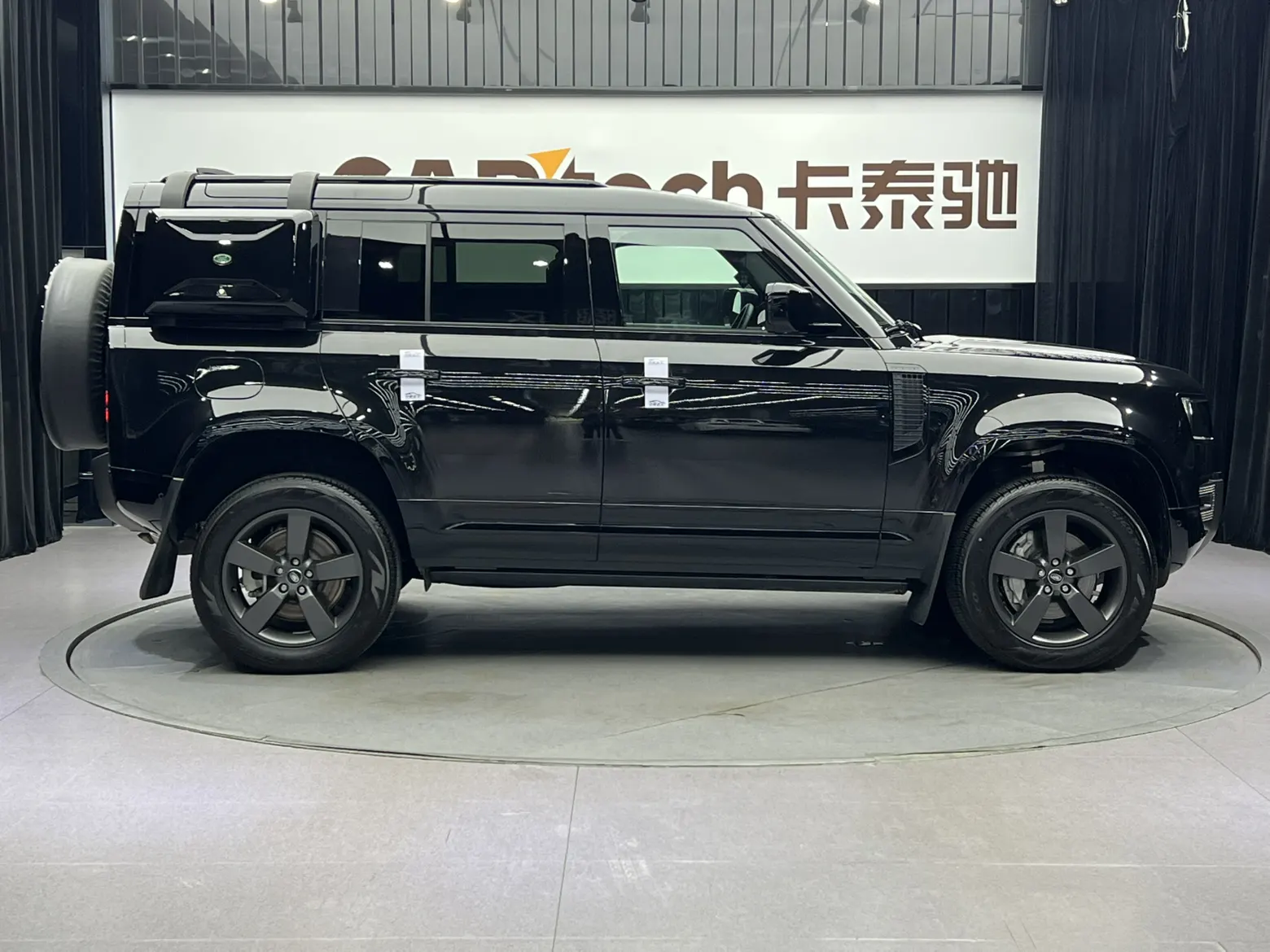 Land Rover Defender, 2024 4