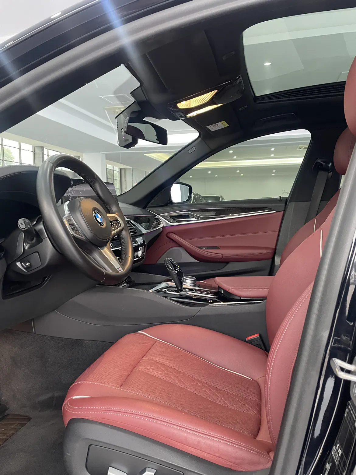 BMW 525Li, 2022 11