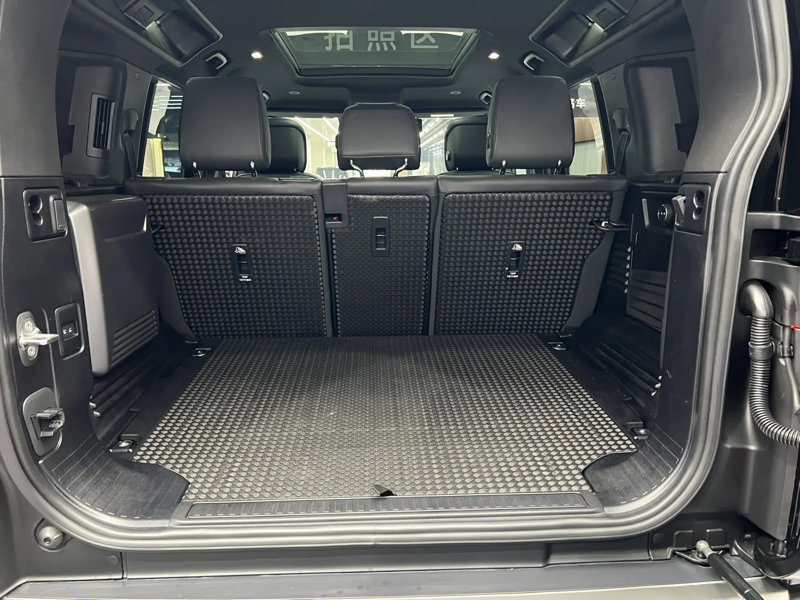 Land Rover Defender, 2024 26
