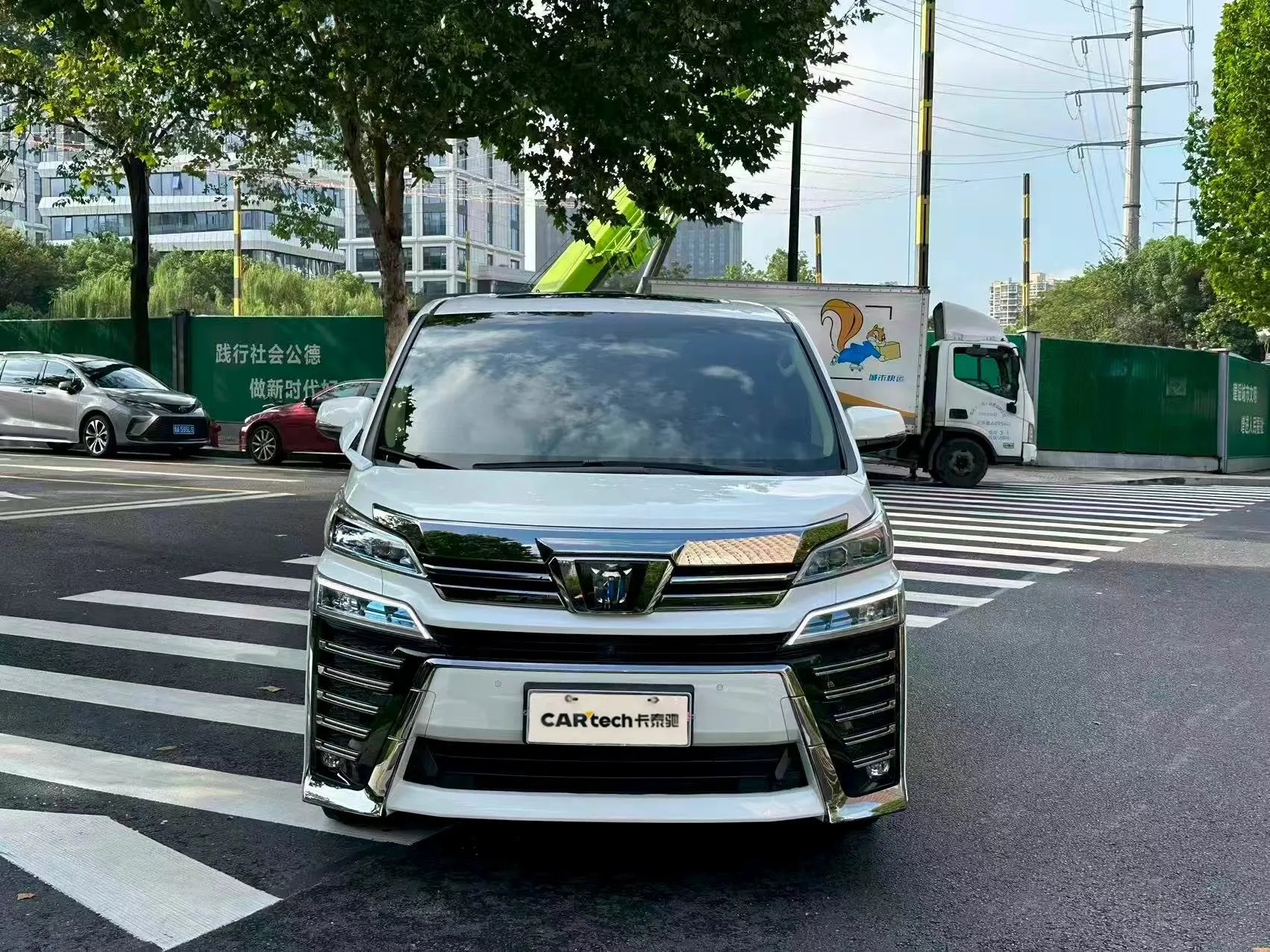 Toyota Vellfire, 2022 3
