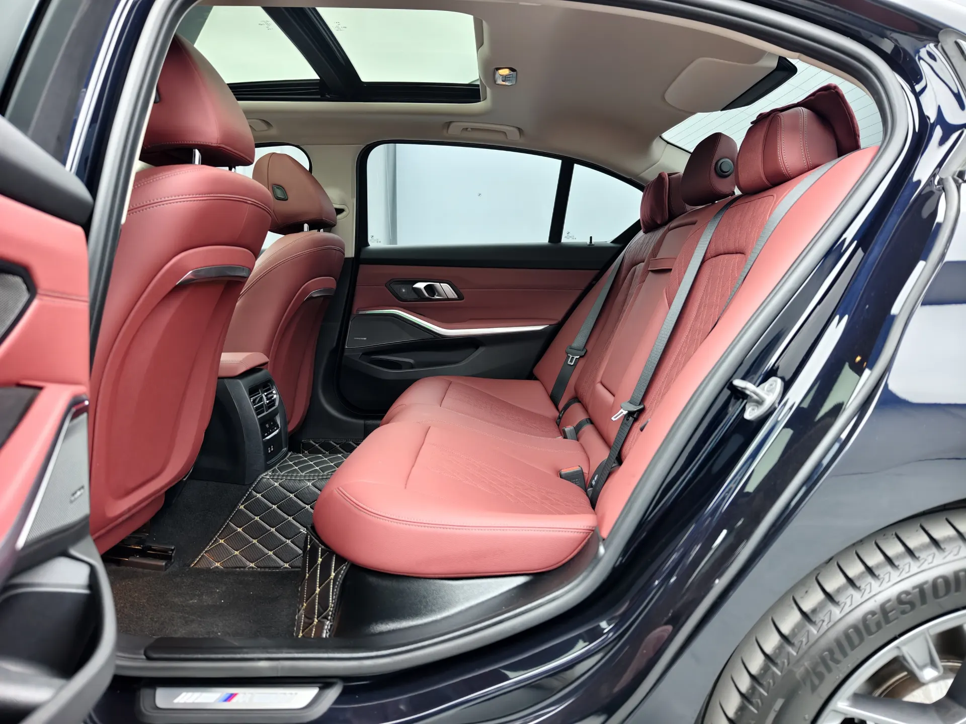 BMW 330Li, 2025 13