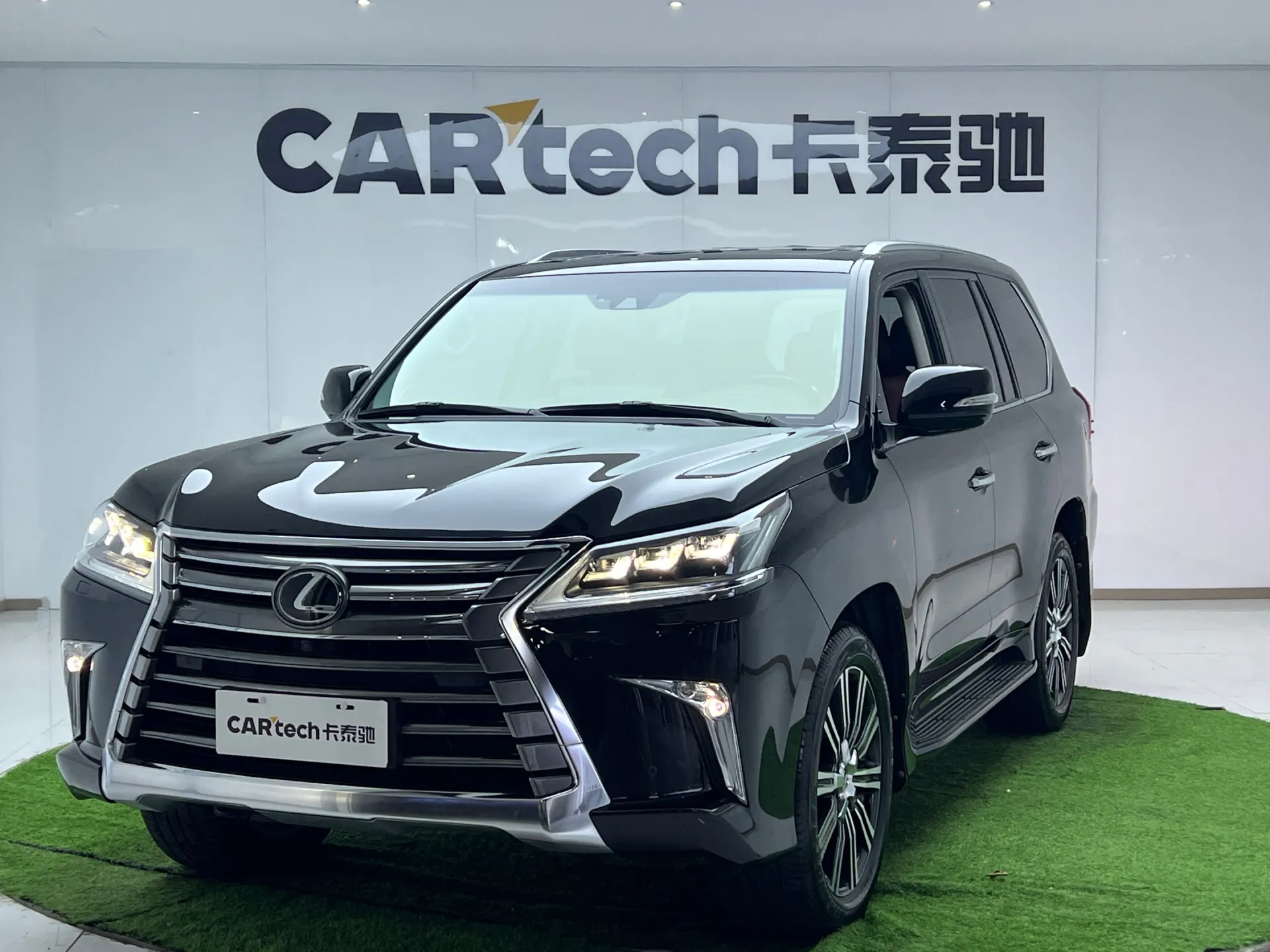 Lexus LX 570, 2019 32