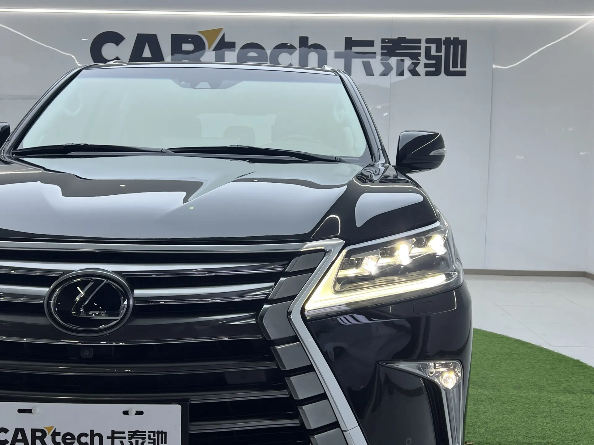 Lexus LX 570, 2019 3