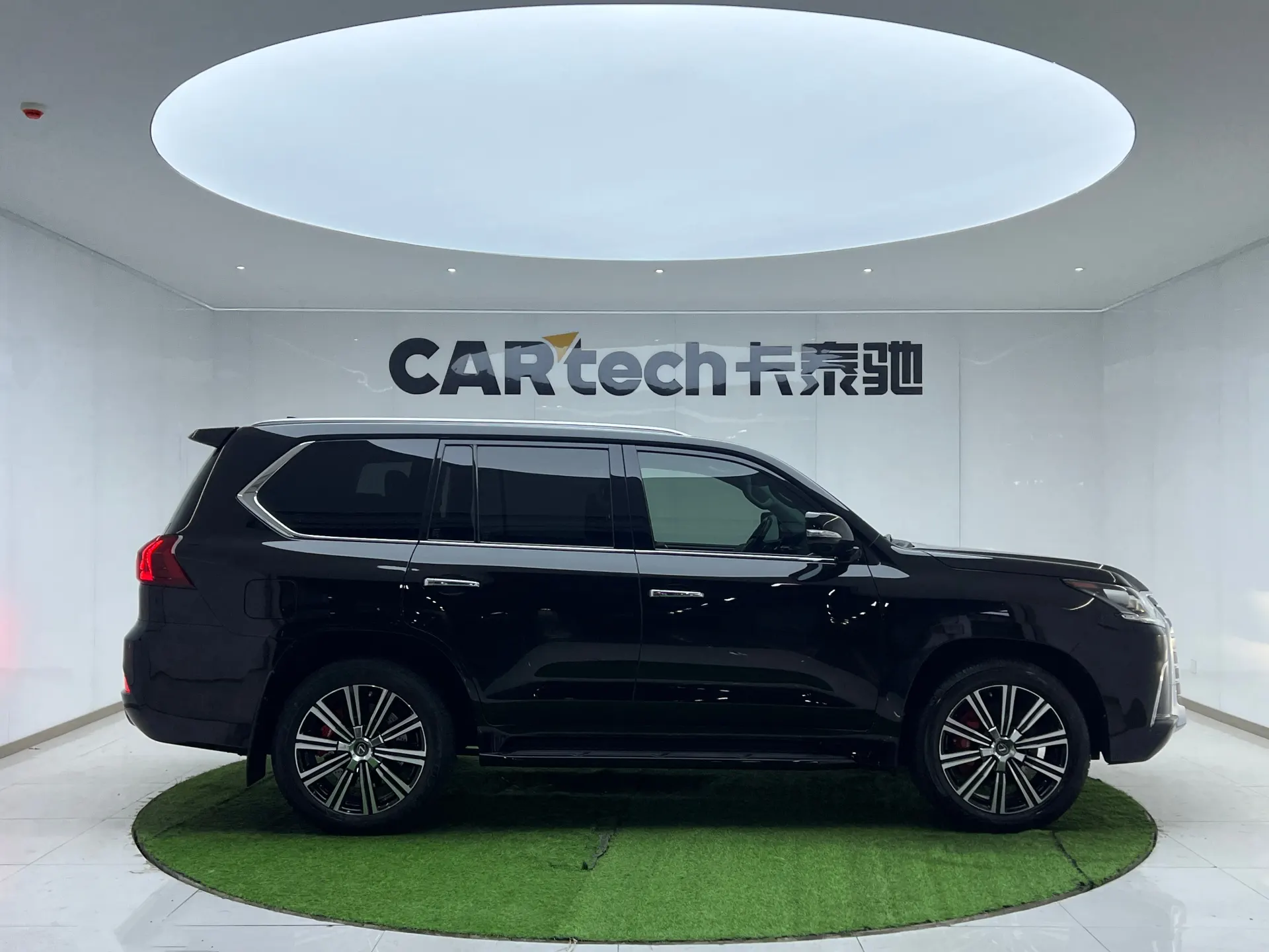 Lexus LX 570, 2019 36