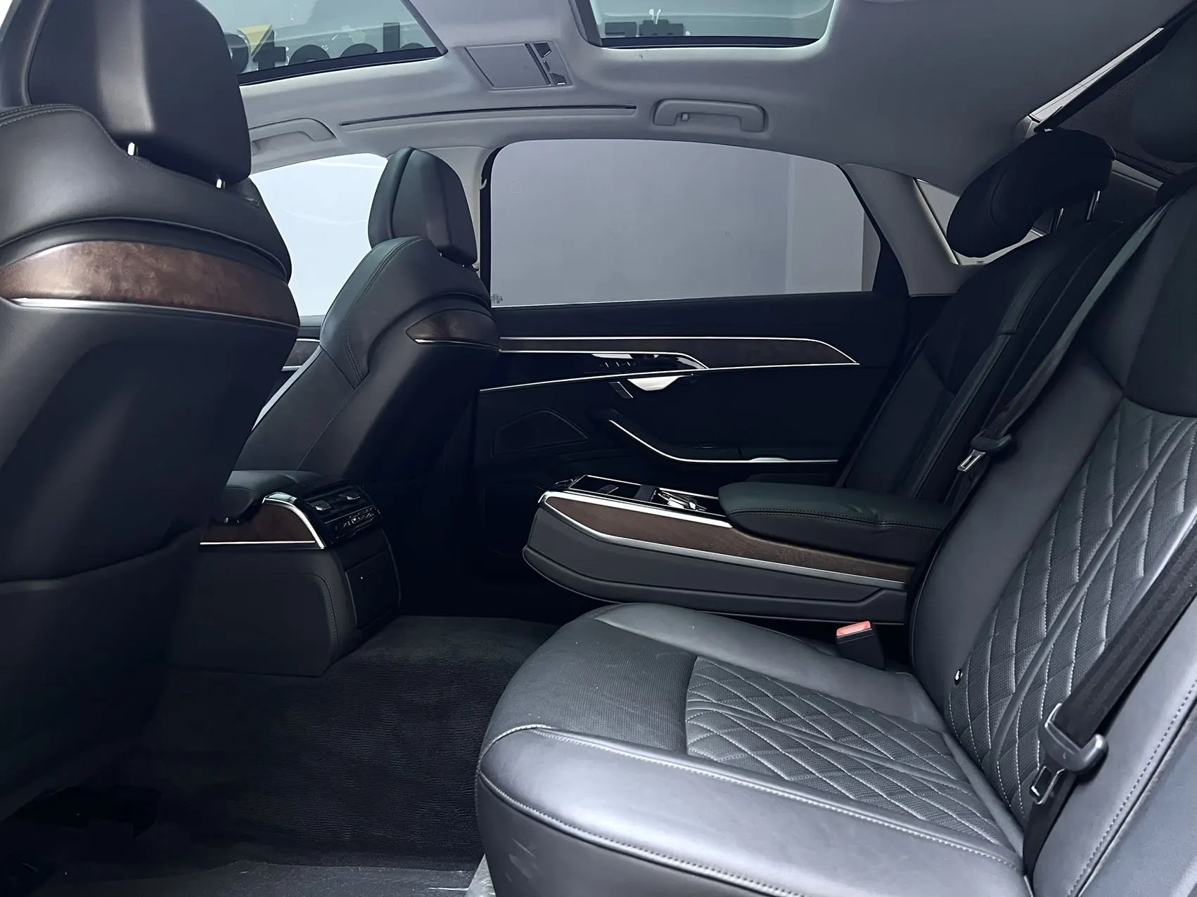 Audi A8L 50 TFSI, 2023 17